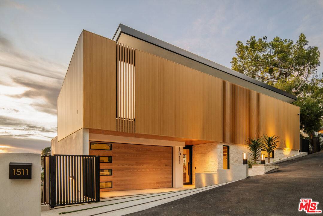 1511   Skylark Ln 6BR Sunset Strip La