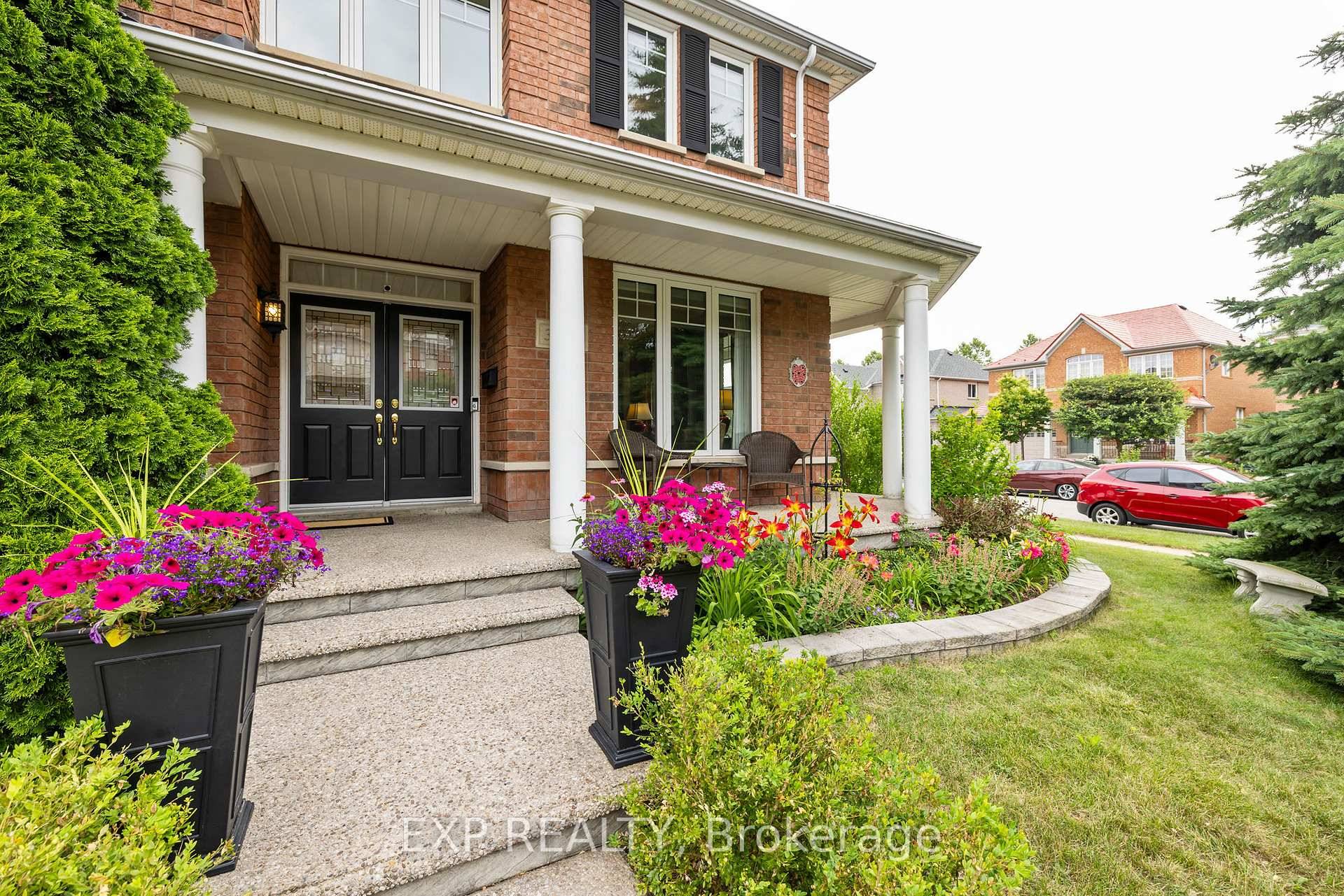 CHURCHILL MEADOWS Exceptional Neighbourhood, Exceptional Home !