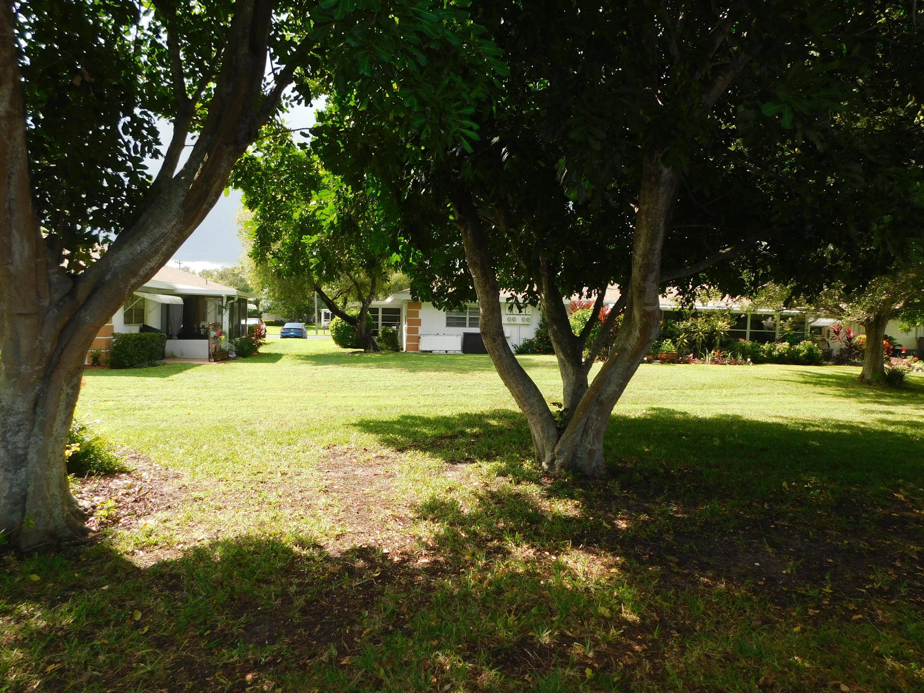 Beautiful corner unit with loads of natural and privacy.