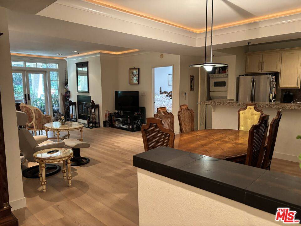 2222 N Beachwood Dr 2BR Hollywood Hills East La