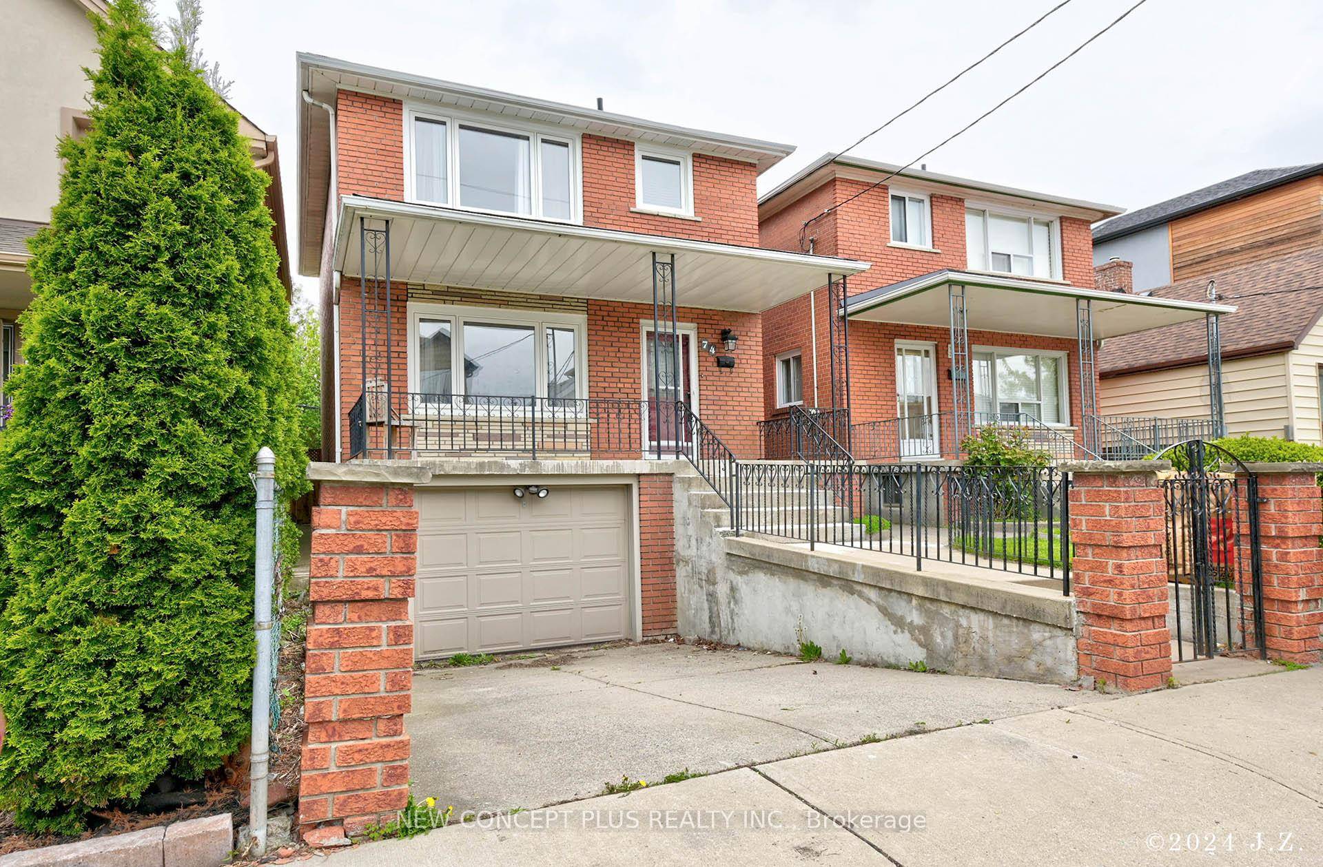 Welcome to this bright and inviting detached home in Rockcliffe Smytheideal for families seeking space, comfort, and a connection to nature, all within the city.