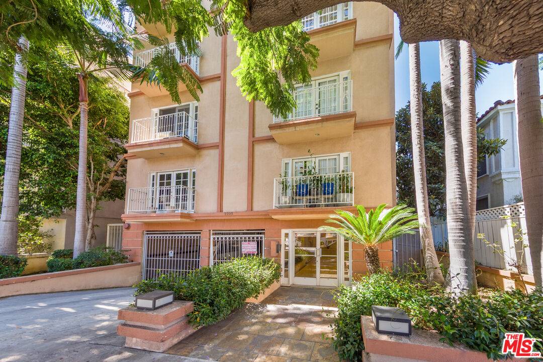 2205 S Bentley Ave 2BR La