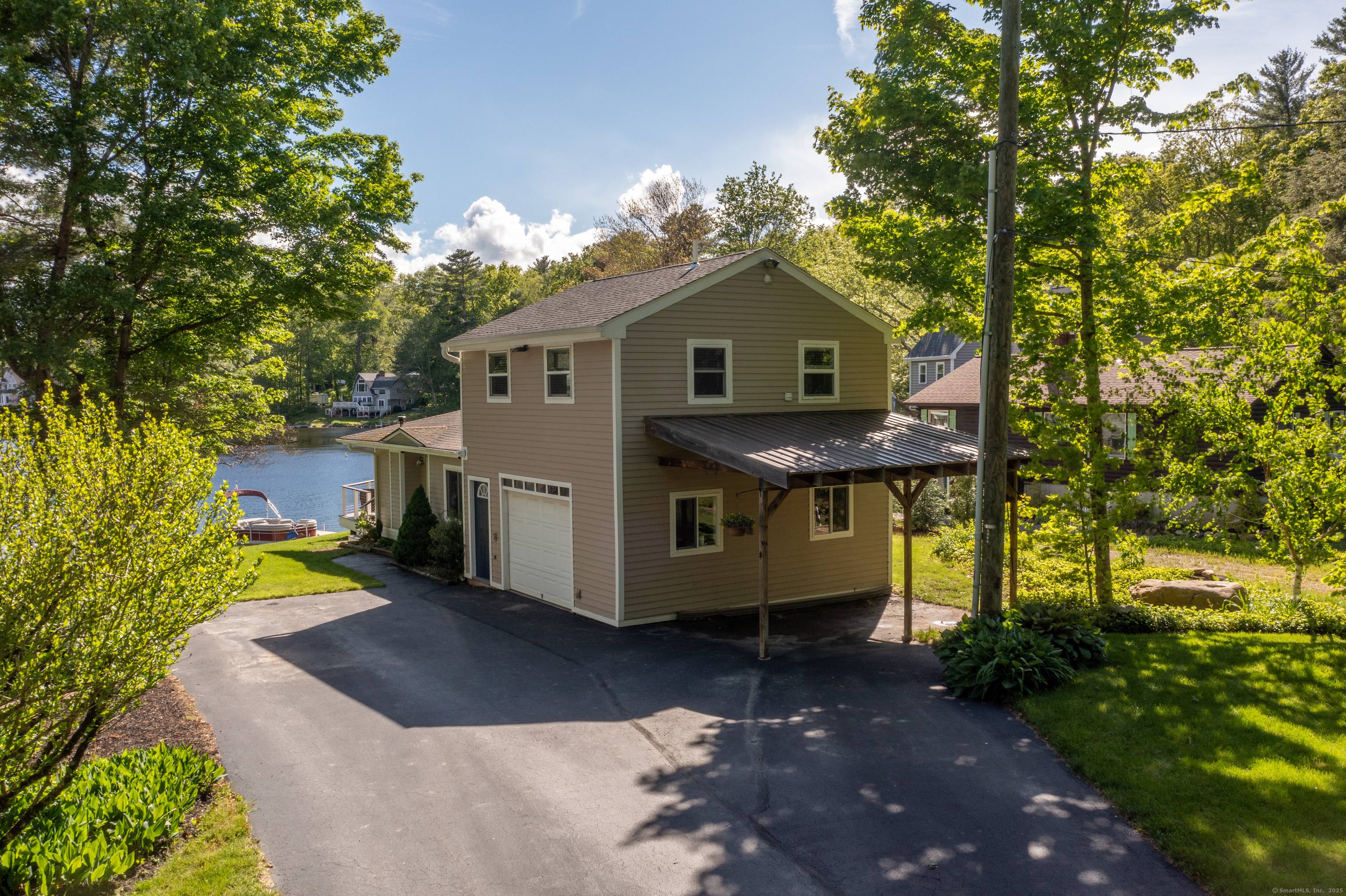 MOTIVATED SELLER Welcome to your summer getaway or year round oasis.