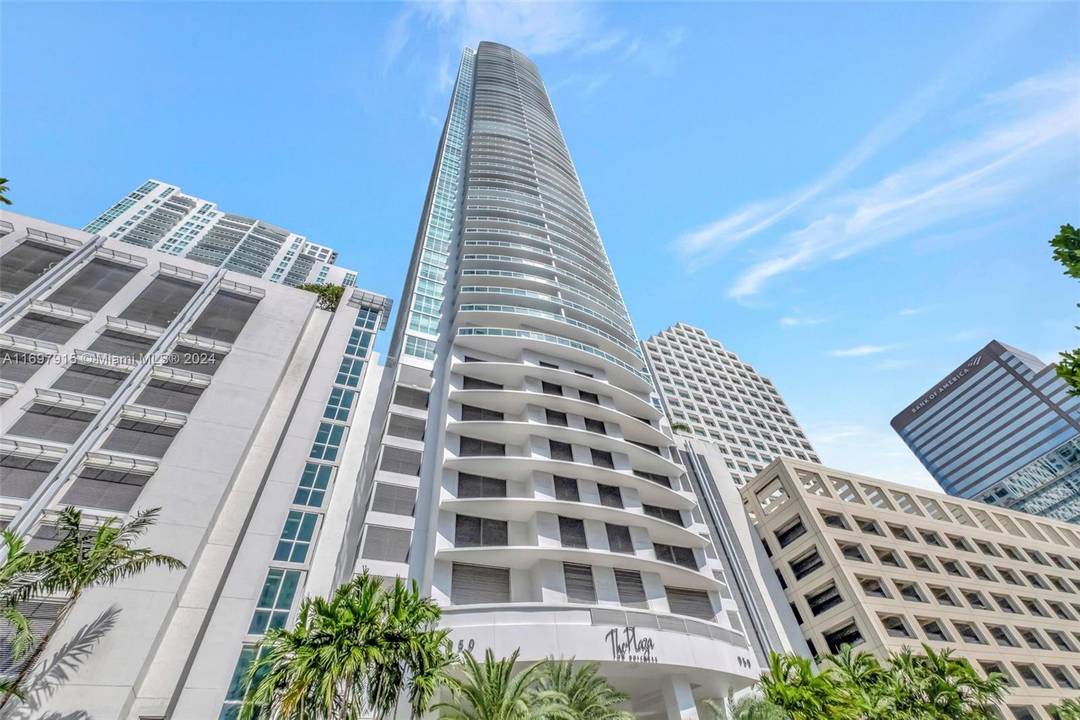 Welcome to Plaza 851, where modern luxury meets Miami s vibrant Brickell lifestyle.