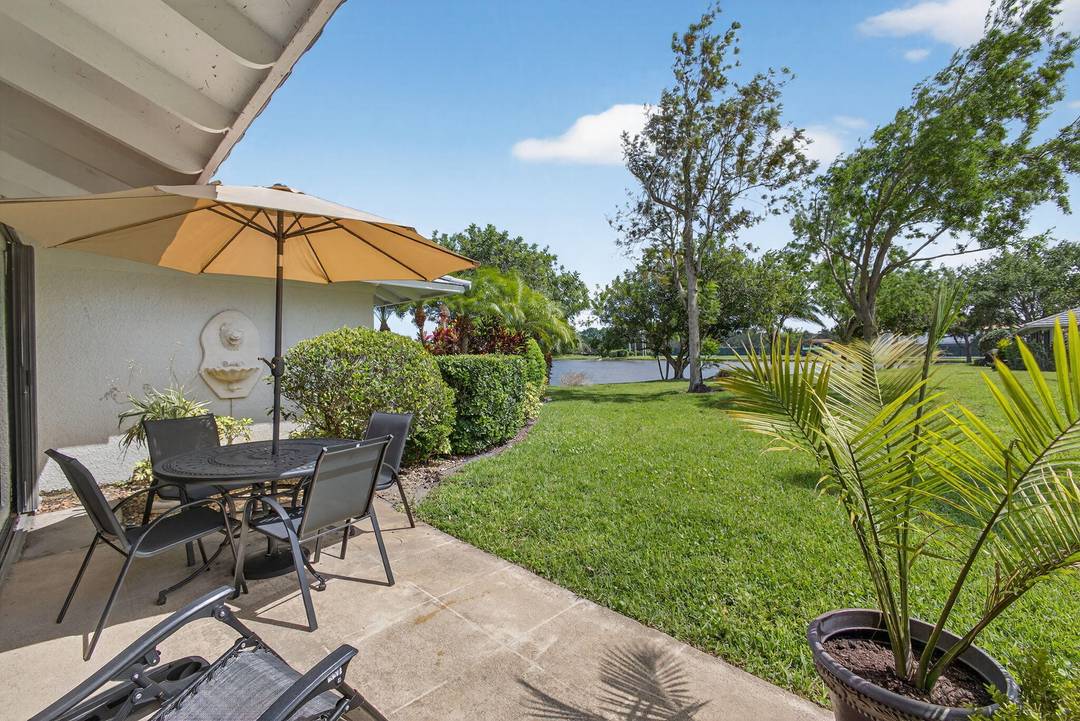 Escape to South Florida for the winter season in this impeccably maintained, newly furnished luxury residence featuring soaring ceilings, abundant natural light, and a clean, sophisticated interior.