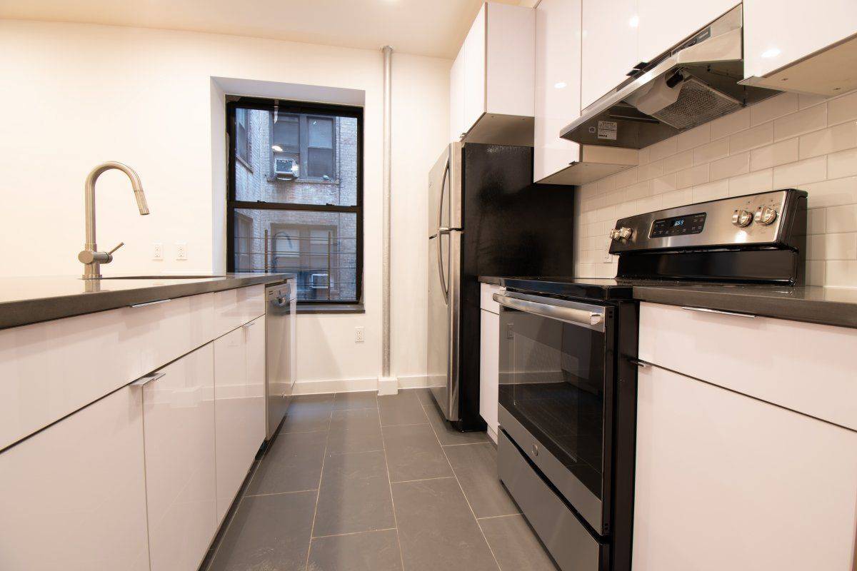 A block from Vancourtland Park Location Gouverneur Ave amp ; Sedgwick Ave Transportation 4 amp ; 1 Trains, BX10 Bus Apartment features Washer amp ; Dryer in unit Double sink ...