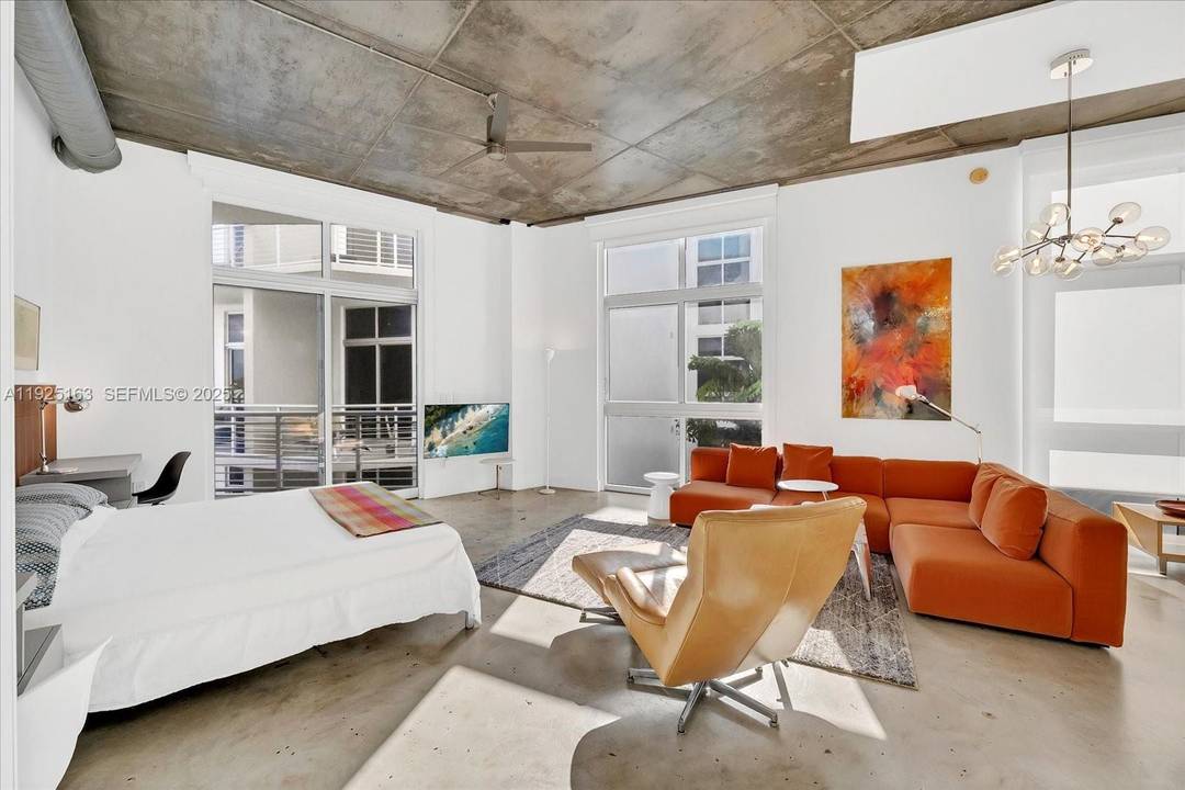 Extra large loft style studio at 2001 Meridian Ave with 12 ft ceilings, open floor plan, and abundant natural light.