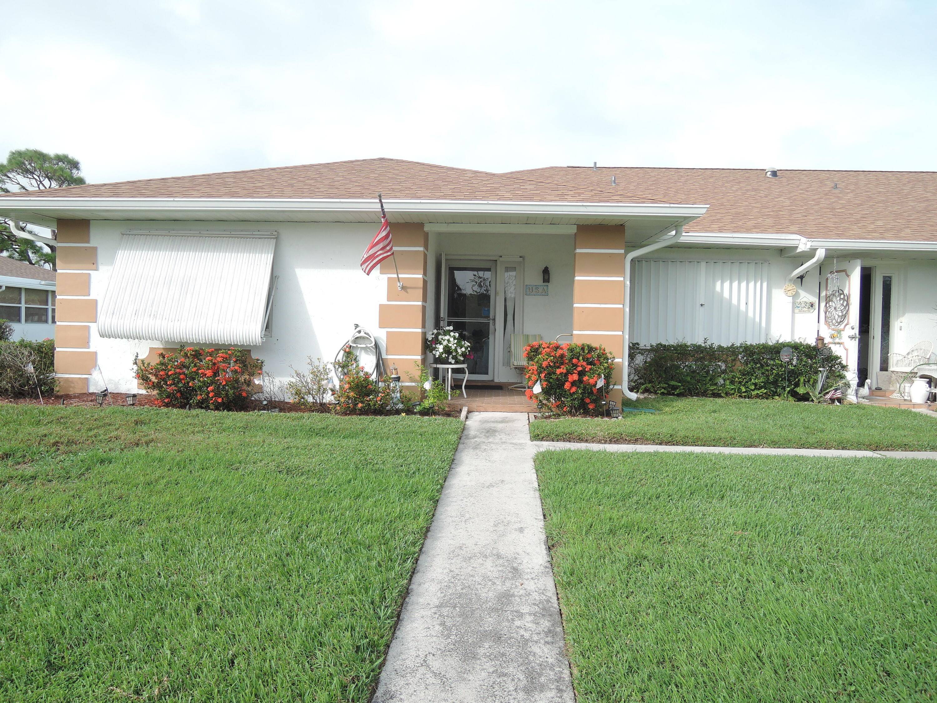 Updated end condo on the lake in section 3, with in walking distance to Pool clubhouse.