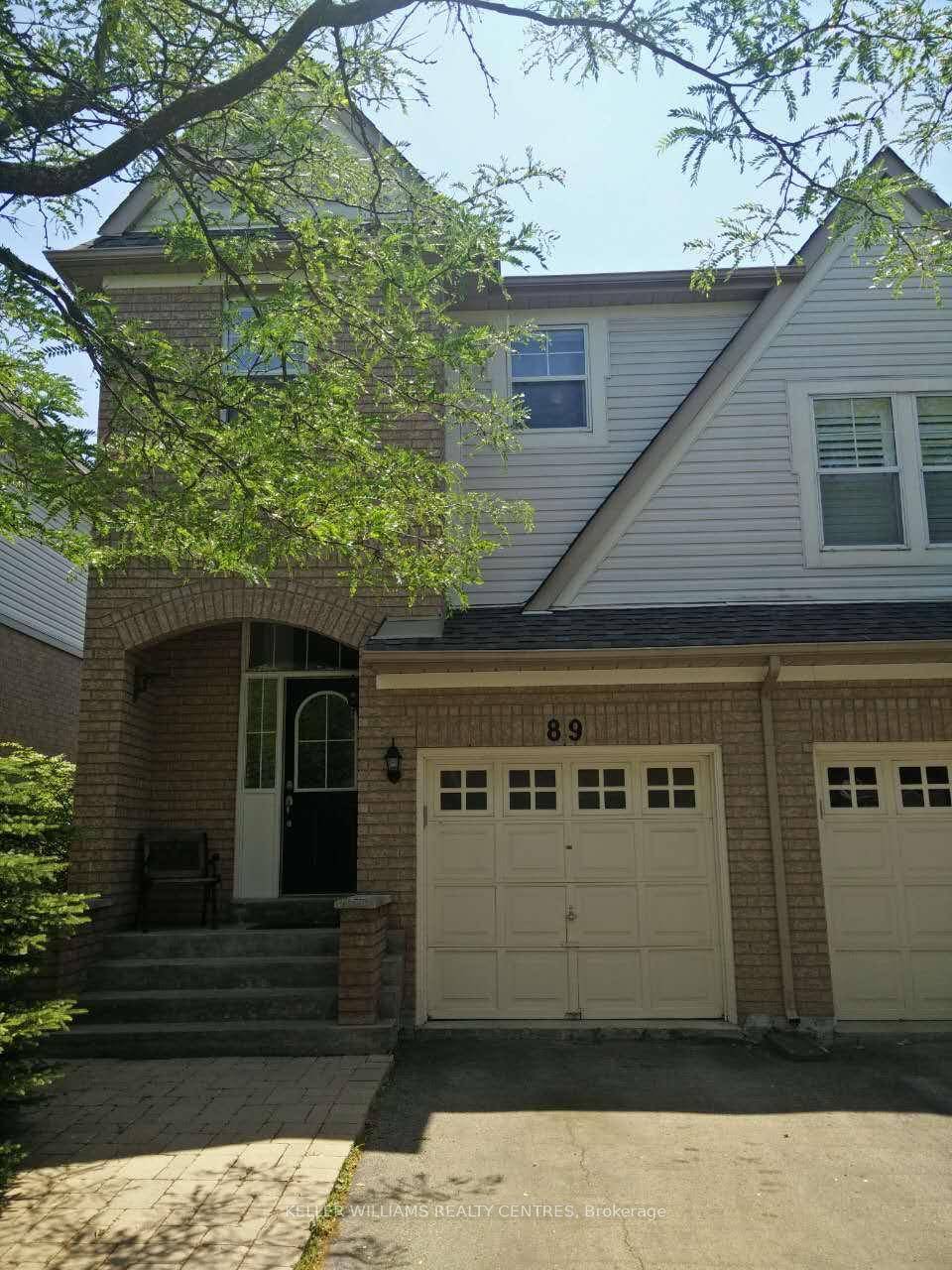 End Unit Townhouse ! Welcome to this beautifully maintained 3 bedroom freehold townhome located in the highly sought after Bayview Wellington neighbourhood of Aurora !