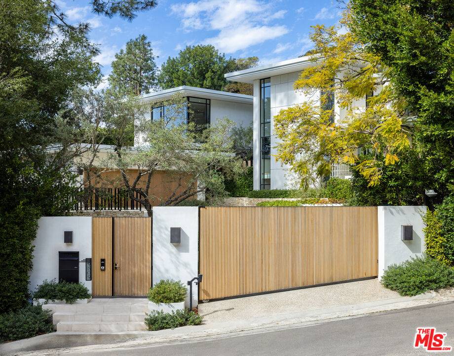 9509 Heather Rd 6BR Beverly Hills Post Office | B.H.P.O. La