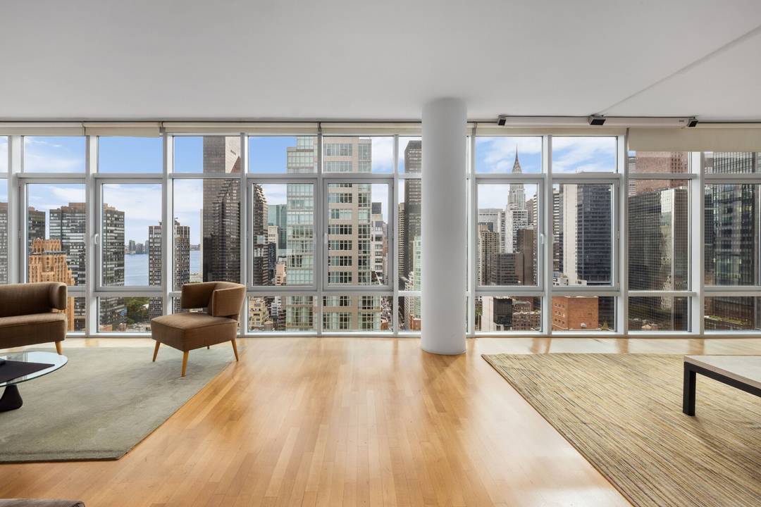 Enjoy Sweeping Manhattan Skyline amp ; River Views from this exquisite 3 bedroom, 3.