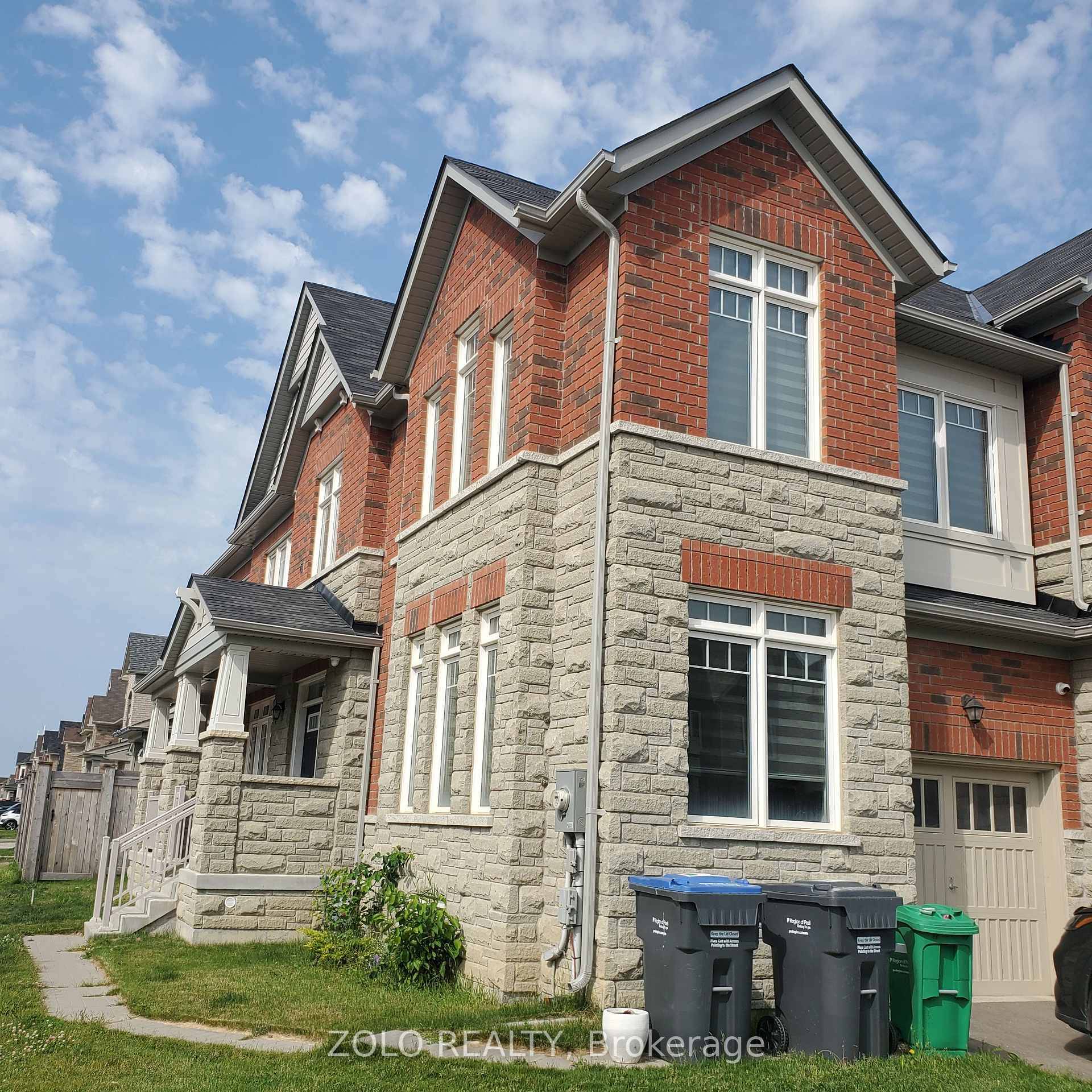 2164 Sf Mpac Corner End Unit Townhome !