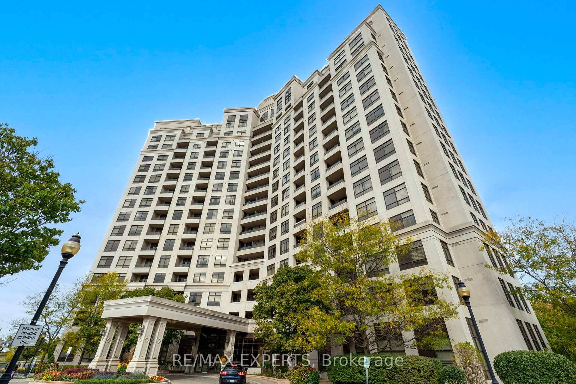 Enjoy the rare offering of 2 parking spaces and 2 lockers with this luxurious 1 bedroom suite at the prestigious Bellaria Residences in the heart of Maple !