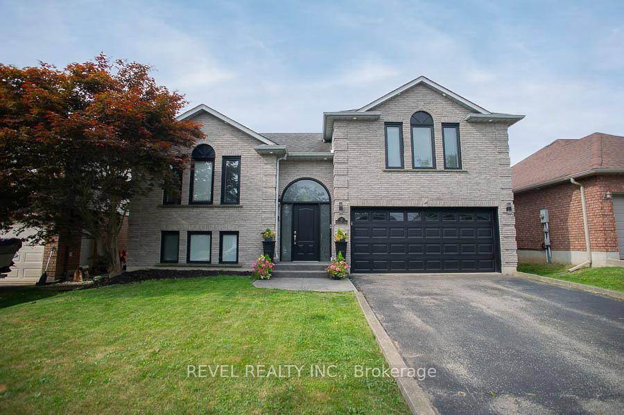 Welcome to this beautifully updated 2 1 bedroom, 2 bathroom home located in the sought after Brier Park neighbourhood.