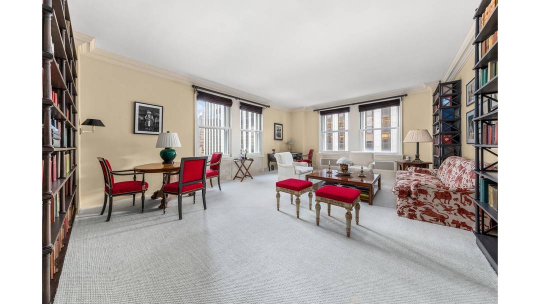 Sunlight fills this elegant and beautifully proportioned one bedroom residence, offering open southern and eastern exposures from the 16th floor and sweeping views along Fifth Avenue, including The Plaza Hotel, ...