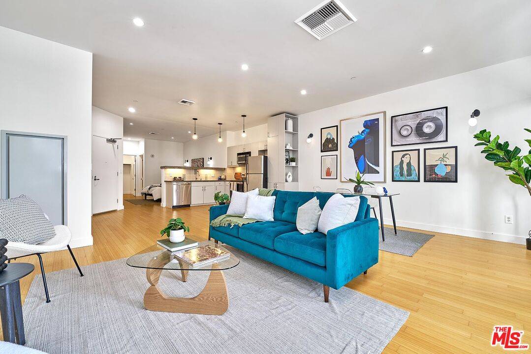 3810   Wilshire Blvd 1BR La