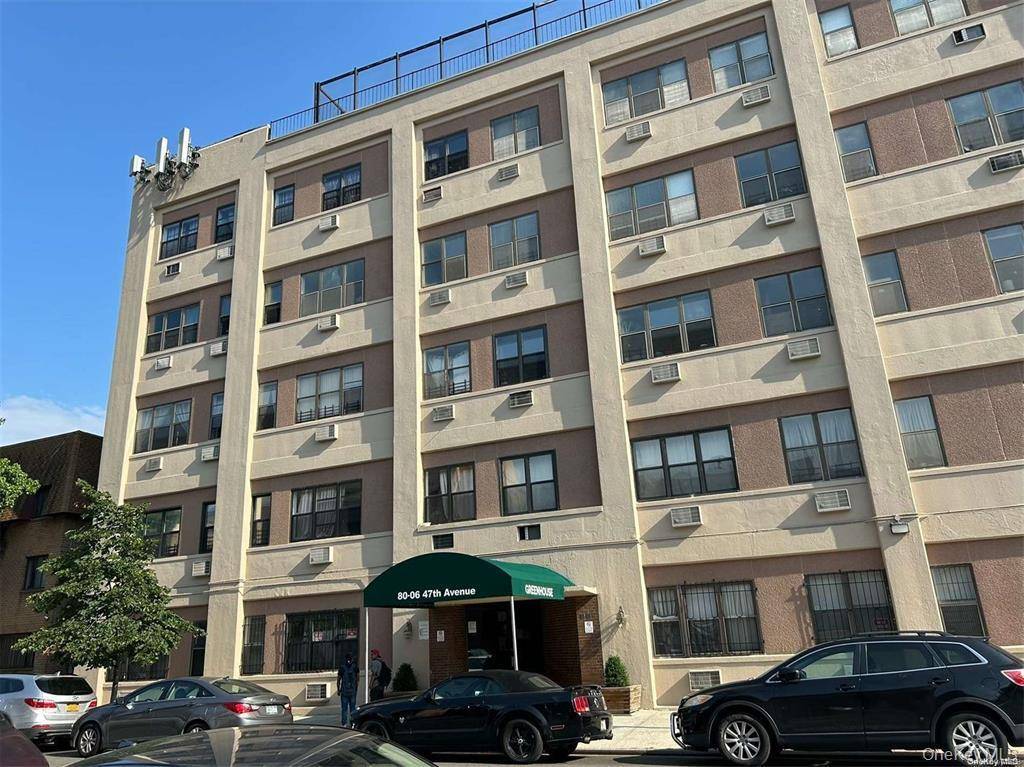 Very convenient location, simple design style, one bedroom, one office and one bathroom, living room and open kitchen, and multiple storage spaces.