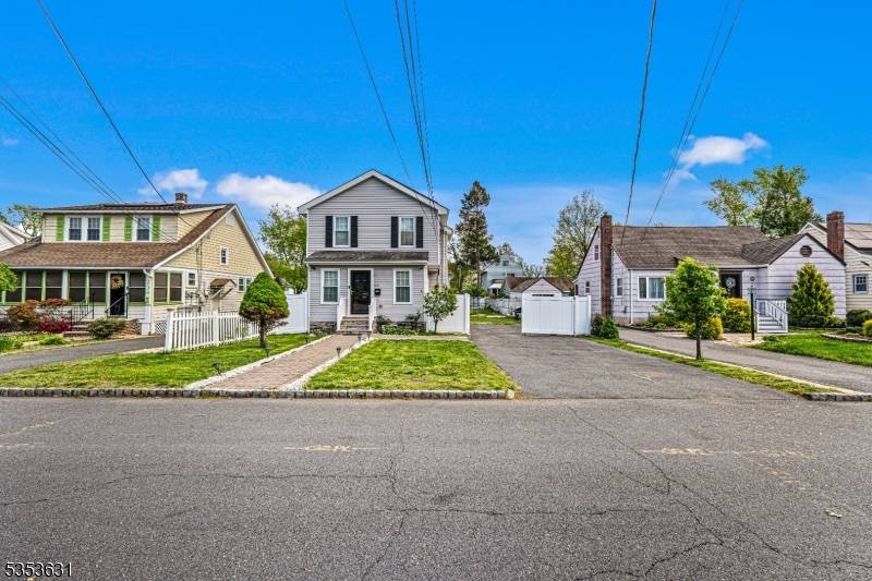 Newly renovated and ready to impress !