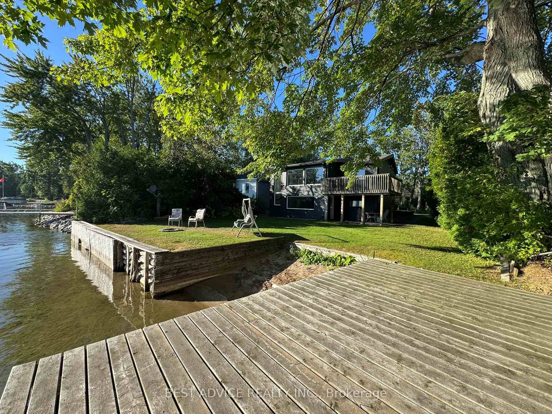 Beautiful 4 season waterfront home on Lake Simcoe.
