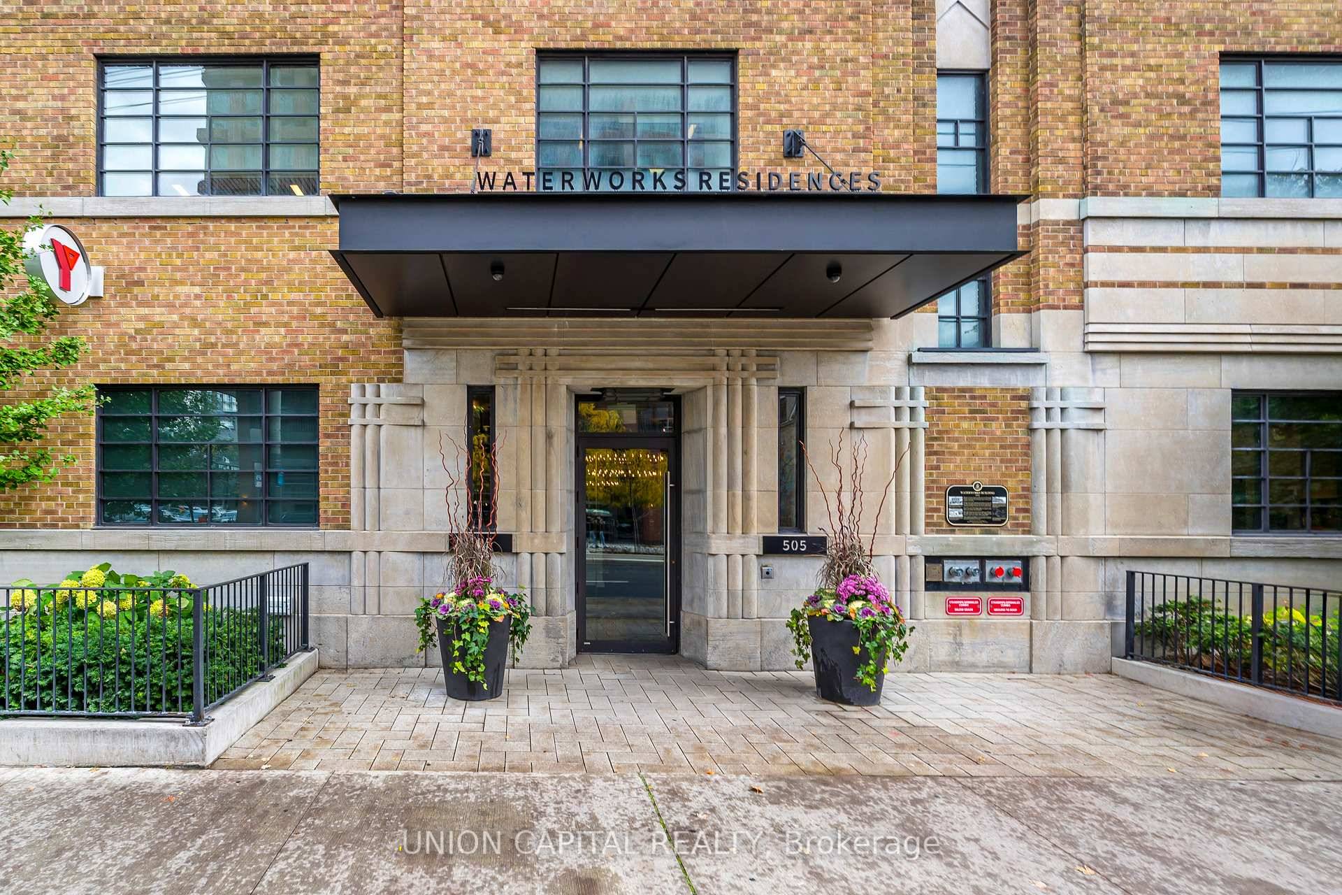 Experience modern urban living at its finest in this stunning condo located in the vibrant core of downtown Toronto.