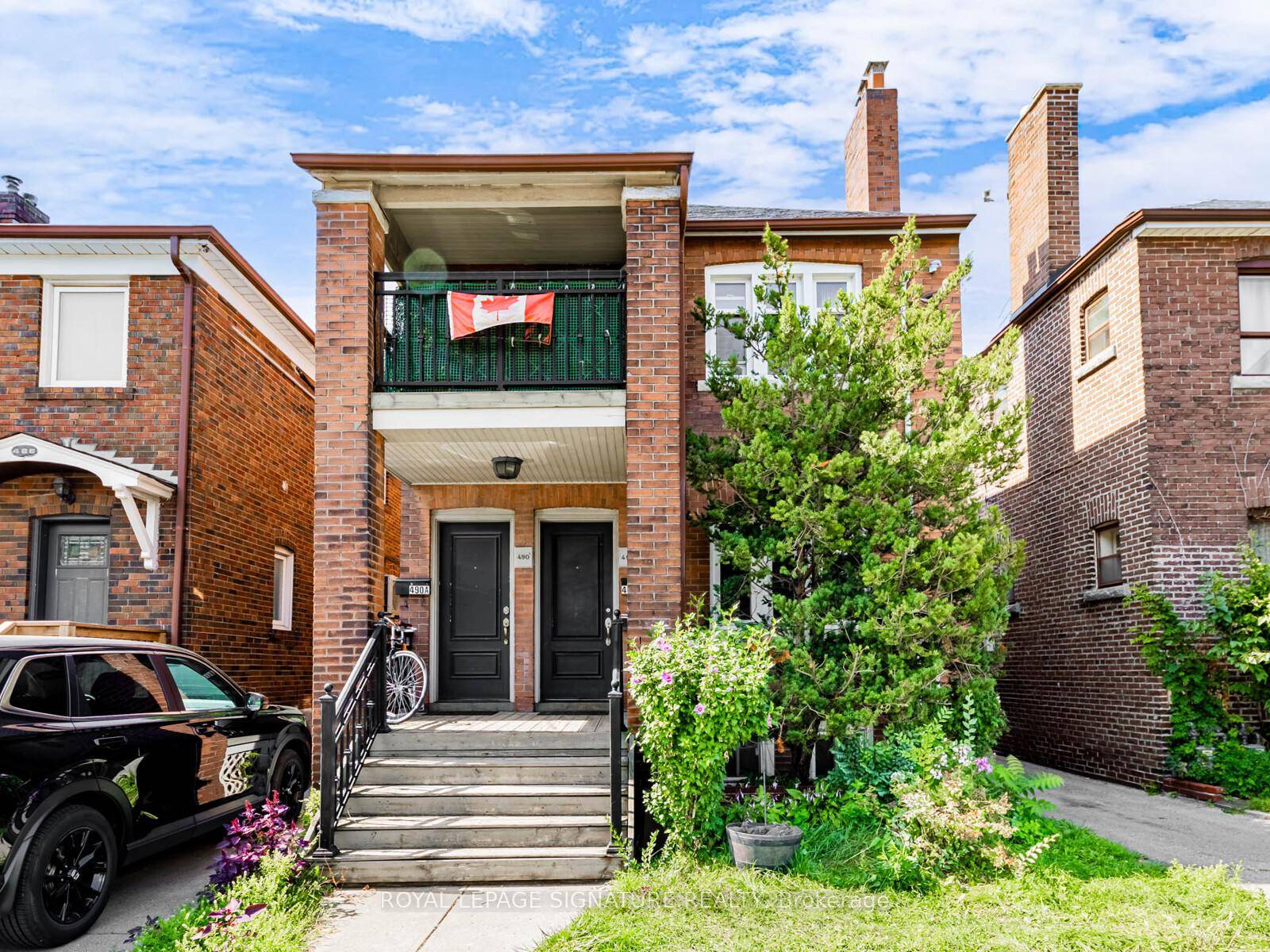Welcome to 490 Jane St 2 Bed Ground Floor Apartment in Runnymede.