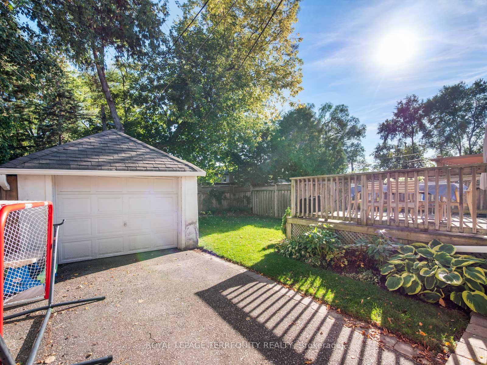 Charming Sunnylea Lease Opportunity !