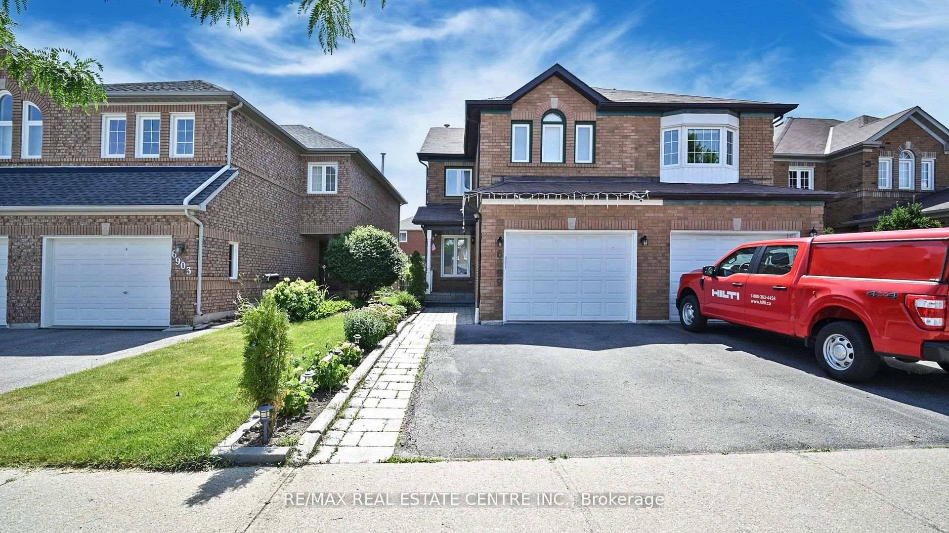 Beautiful Large Home In Lisgar.
