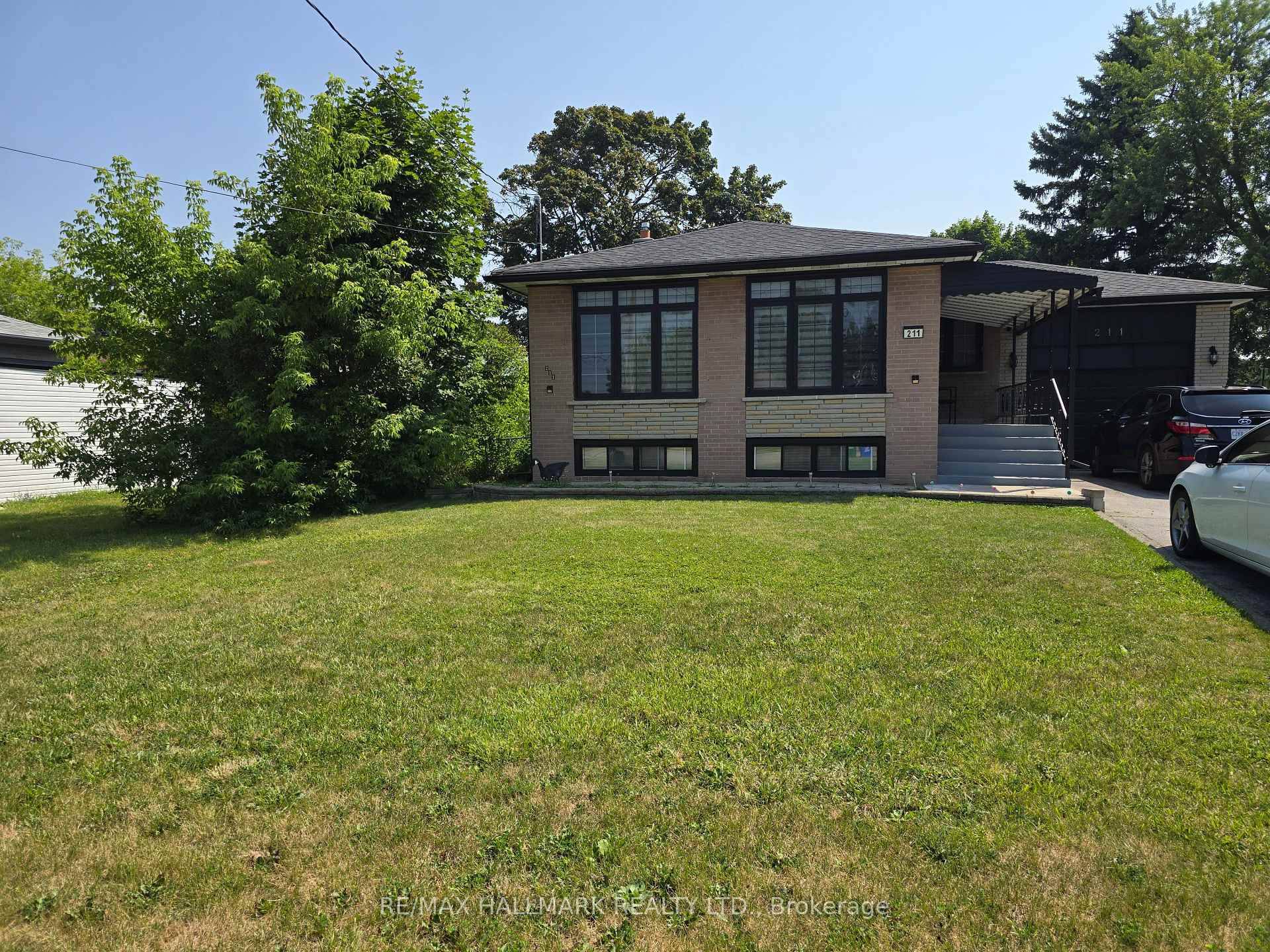 Fantastic Basement In a Desirable Location In The Heart of Richmond Hill.