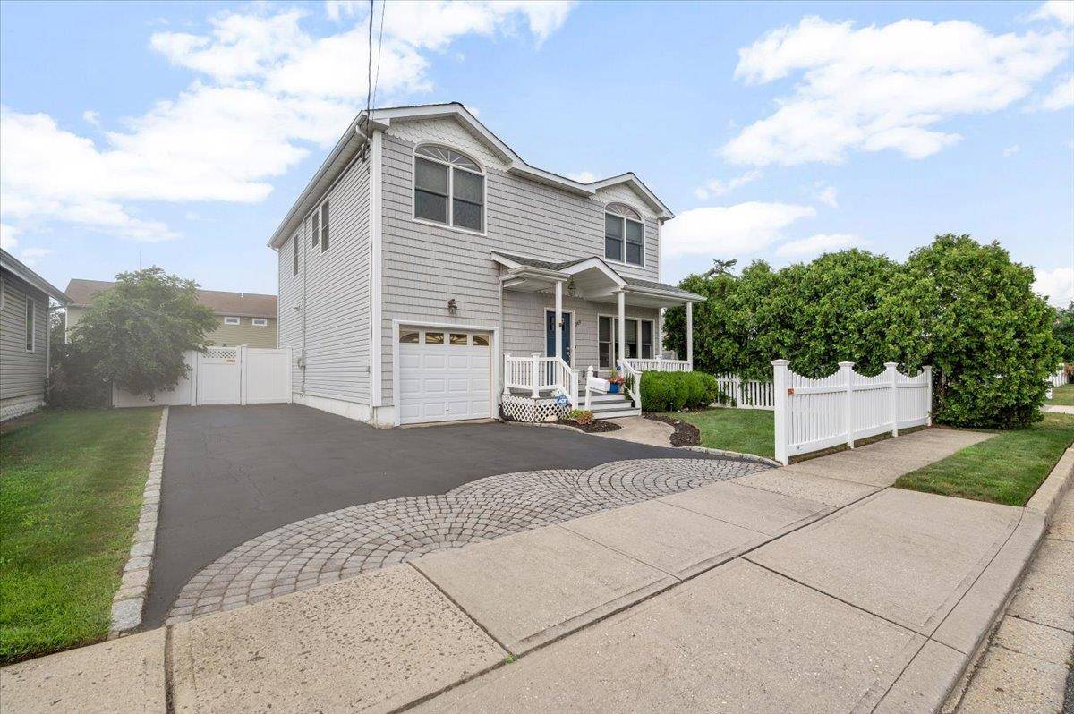 This Home Is a Custom Built 4 Bedroom 2.