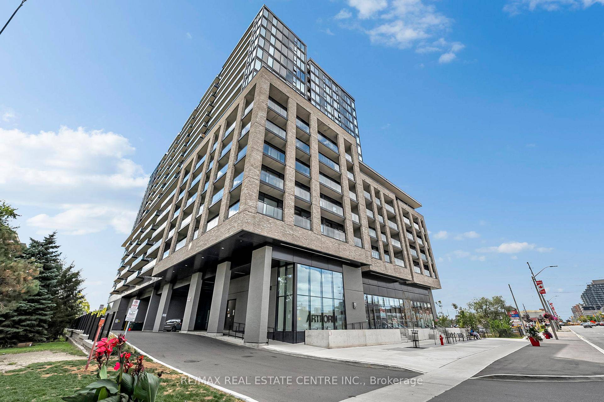 Welcome to Artform Condos by Emblem, a modern and stylish building located in the vibrant Cooksville community of Mississauga.