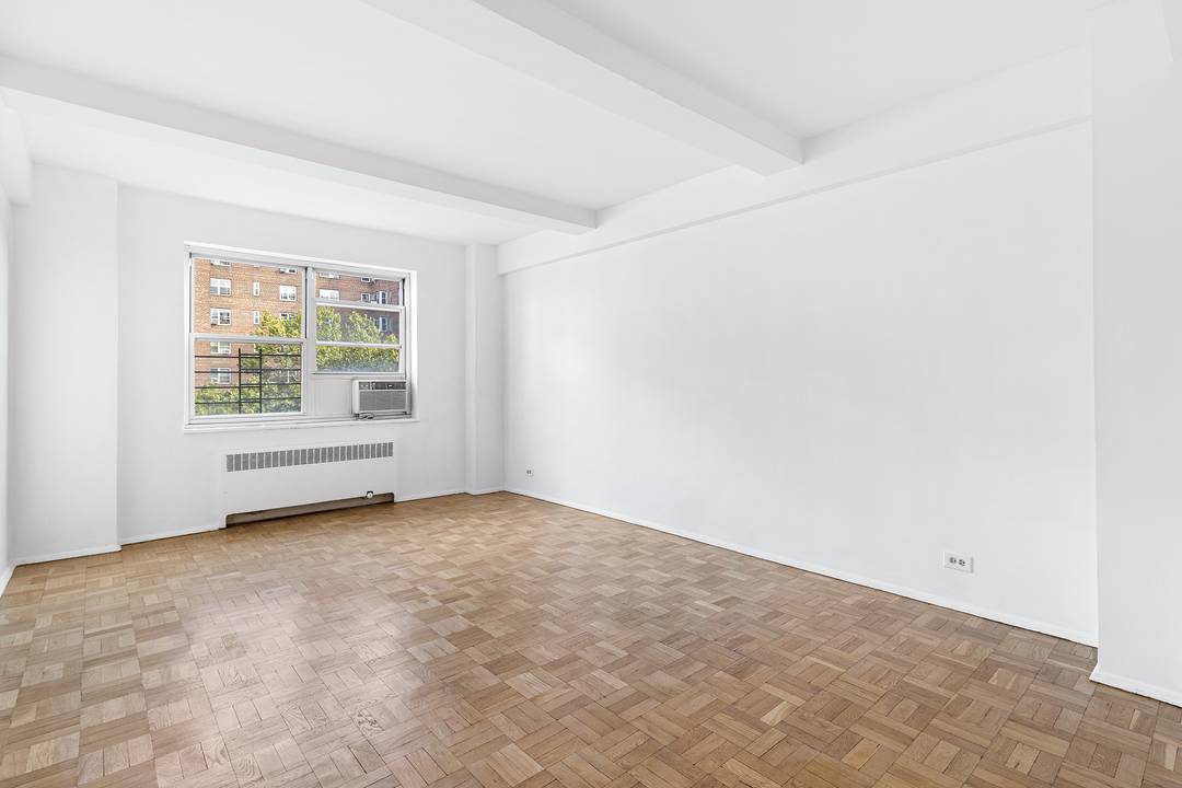 Hurry before its gone. Check out the spacious 1 bedroom apartment on the 8th floor of the Hillman Co op !