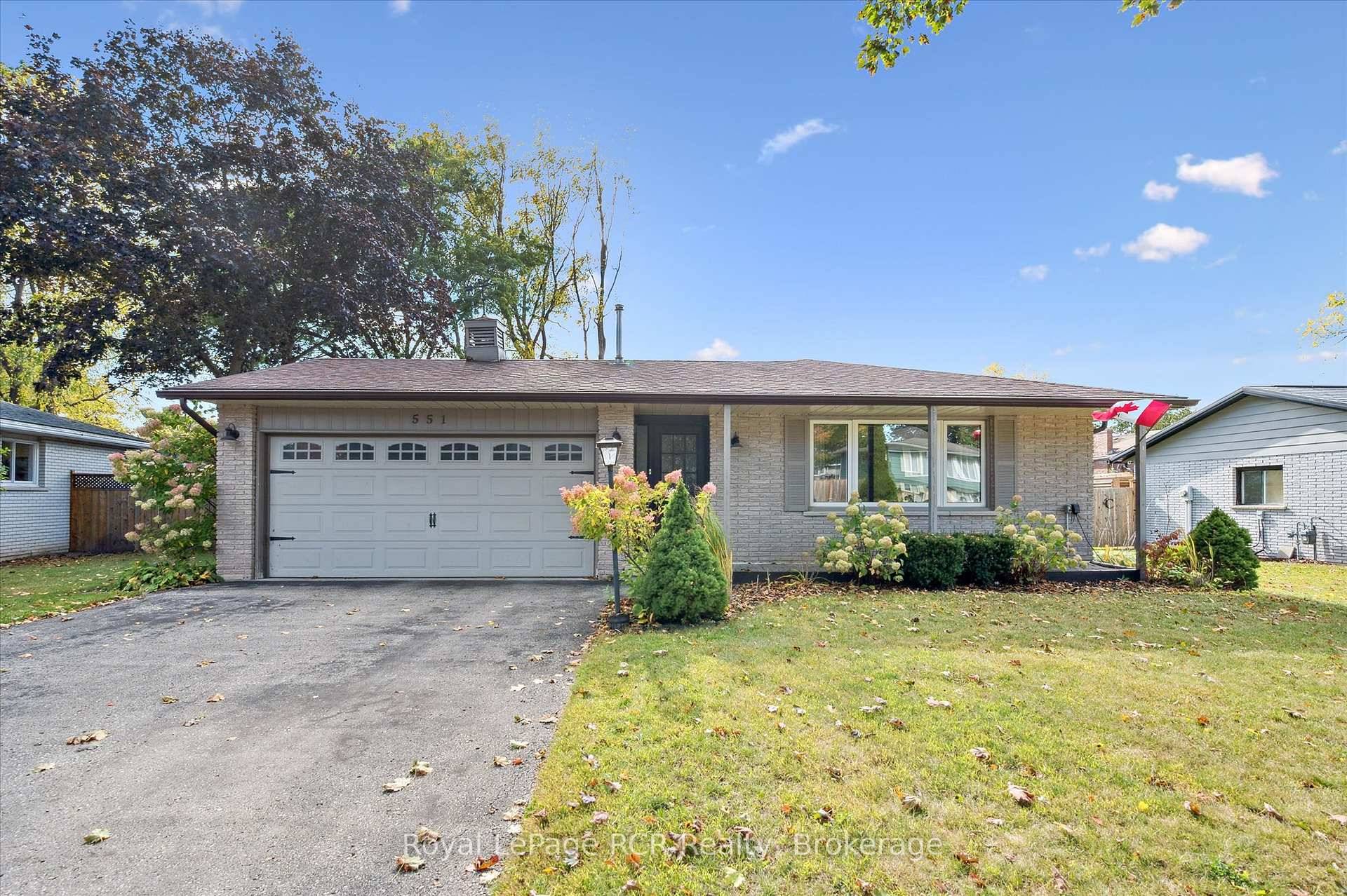Charming 3 bedroom, Brick Back split in Sought After area of Mount Forest.