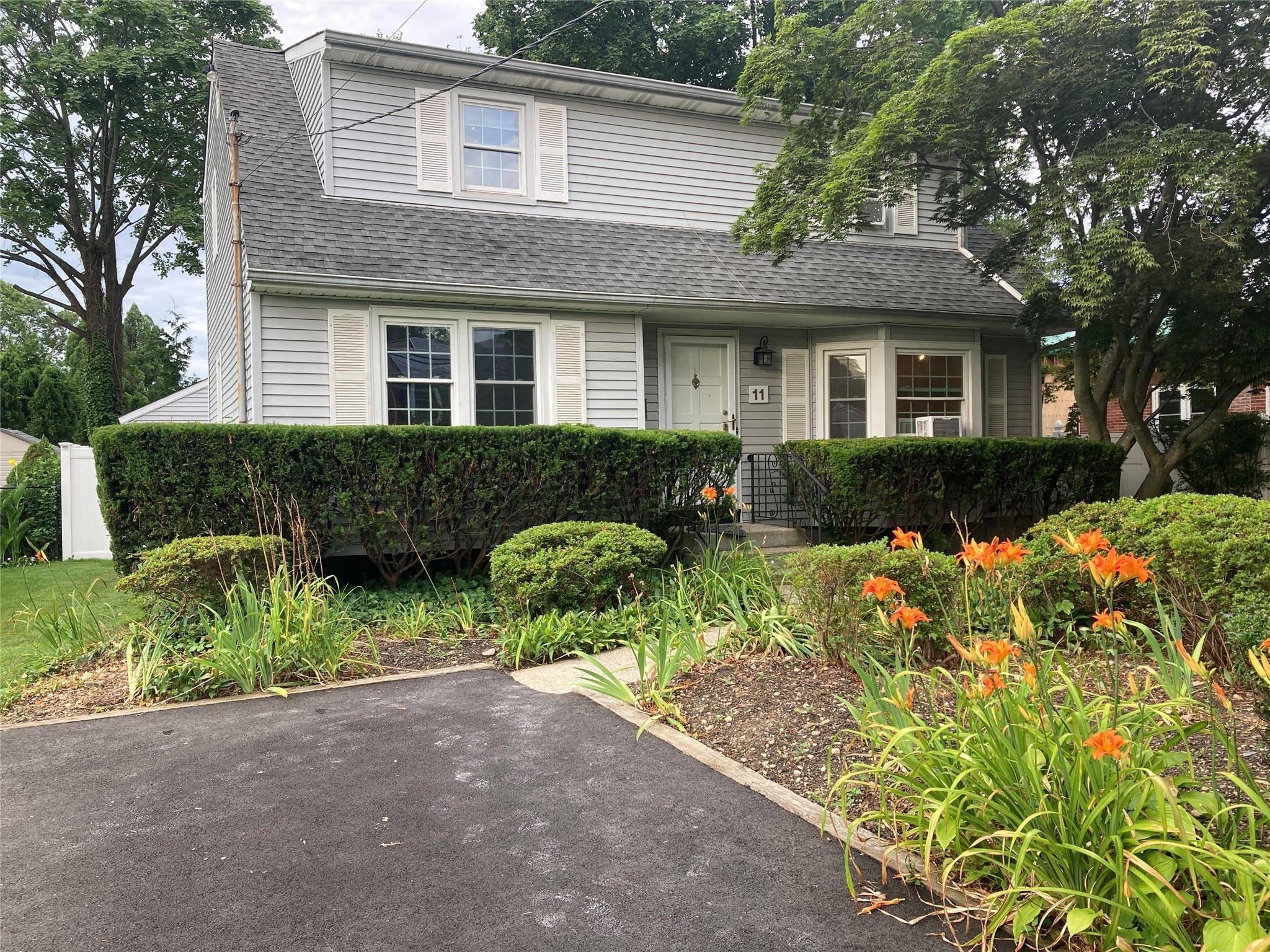 Well cared for Spacious 3 br, 2 bath home with open floorplan concept.