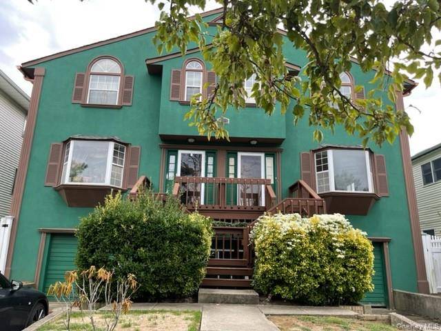 Large 3 bed, 2 and half bath on East End in Duplex.