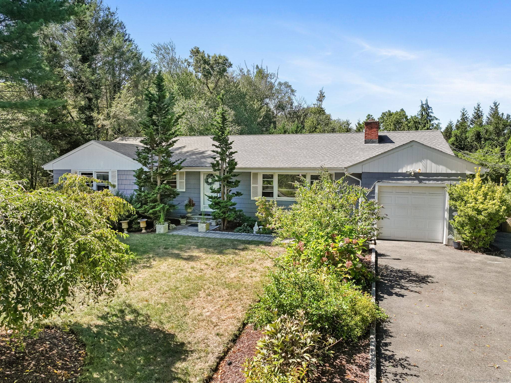 Your own private oasis on a desirable Pepper Ridge cul de sac !
