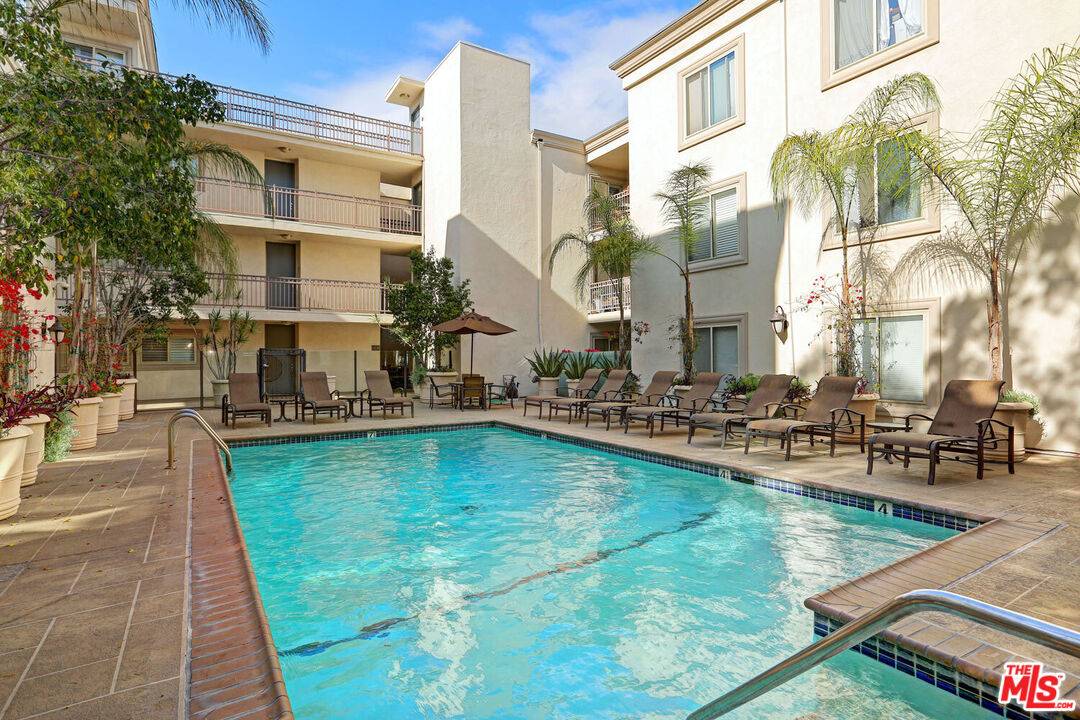 141 S Clark Dr 1BR Beverly Grove La