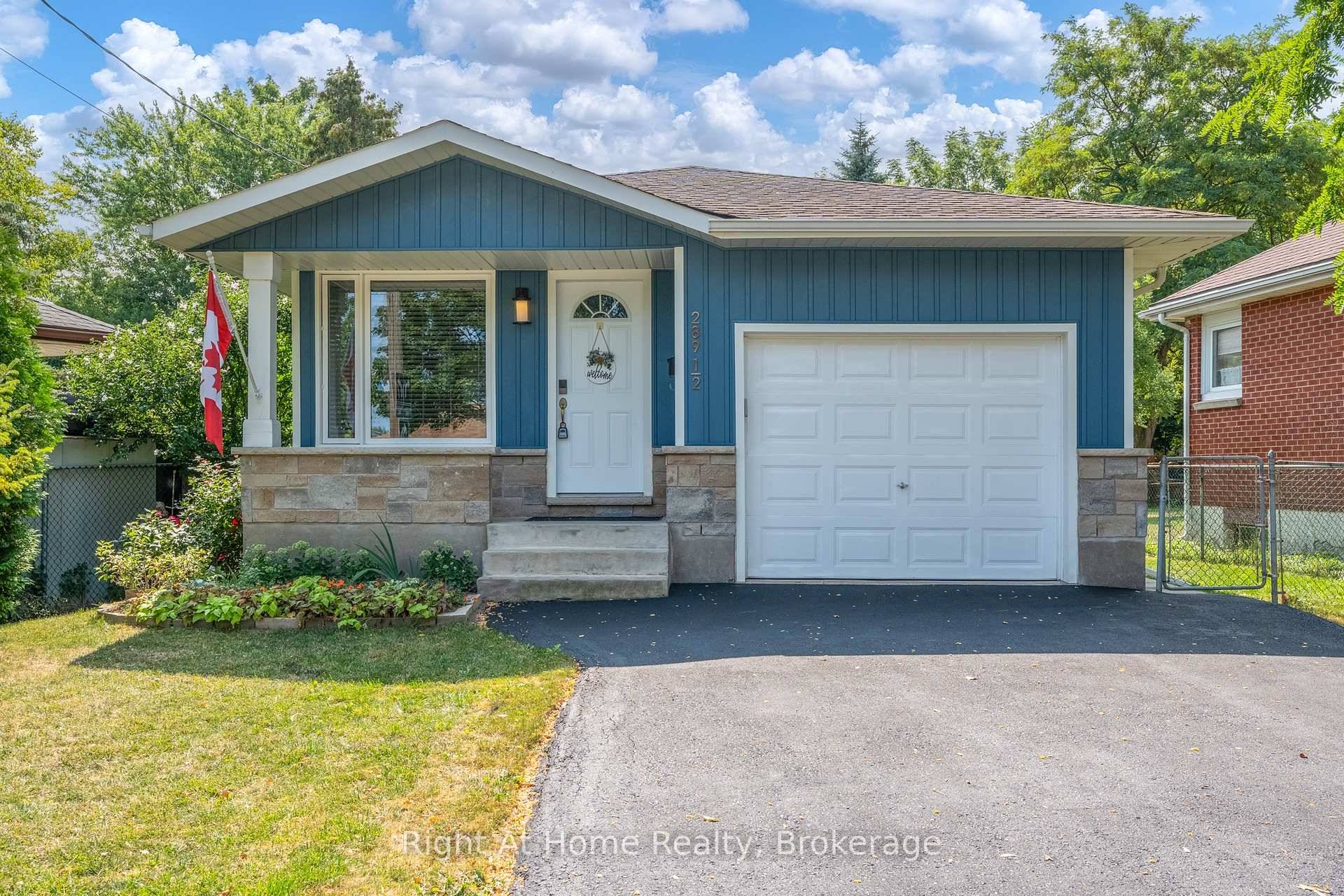A great opportunity to own a clean and renovated bungalow with great finishes !