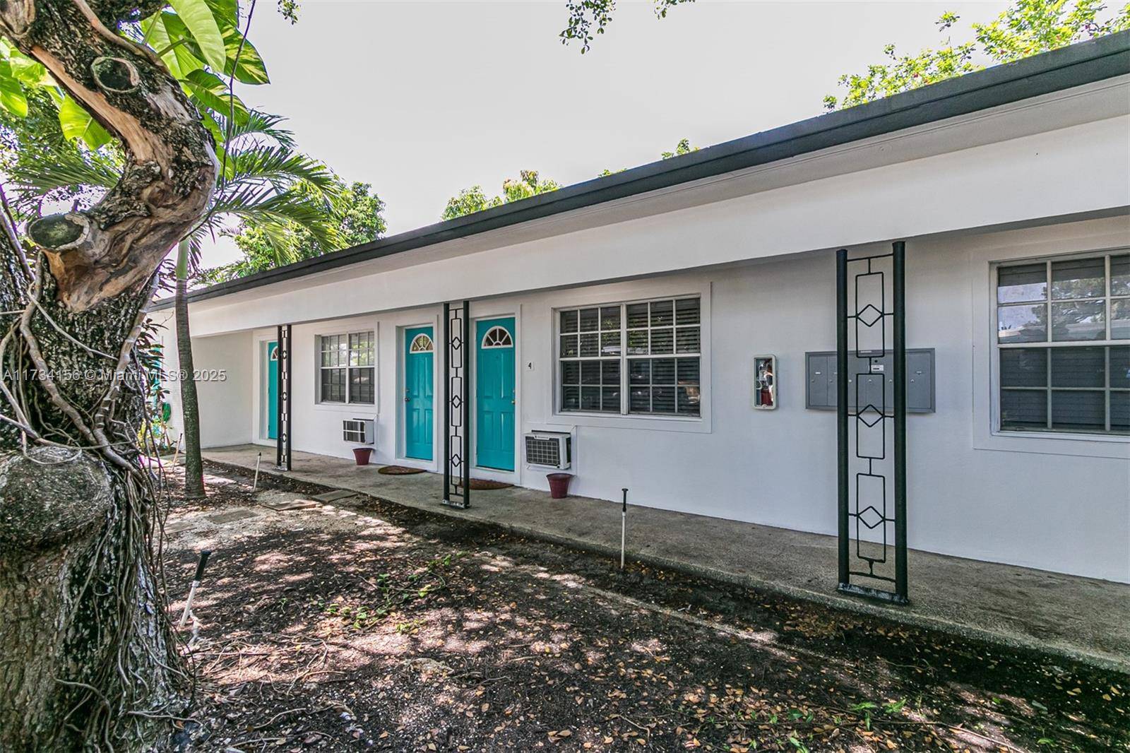 Unique opportunity to own a LEGAL 6 UNIT building a Laundry room, large corner lot located in the east Fort Lauderdale neighborhood of Lake Ridge !