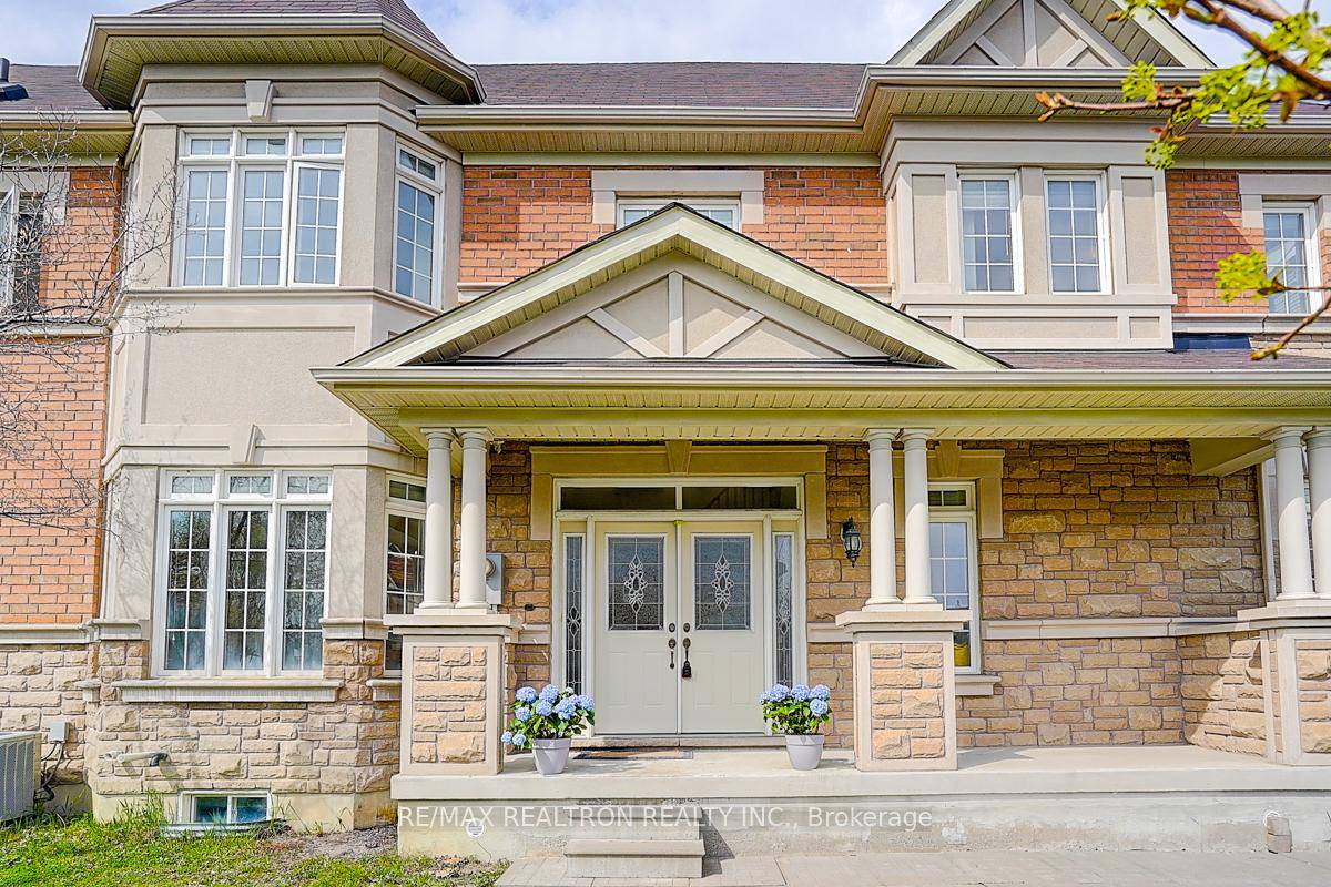 Spacious amp ; Bright Corner Townhouse in a High Demand Location !