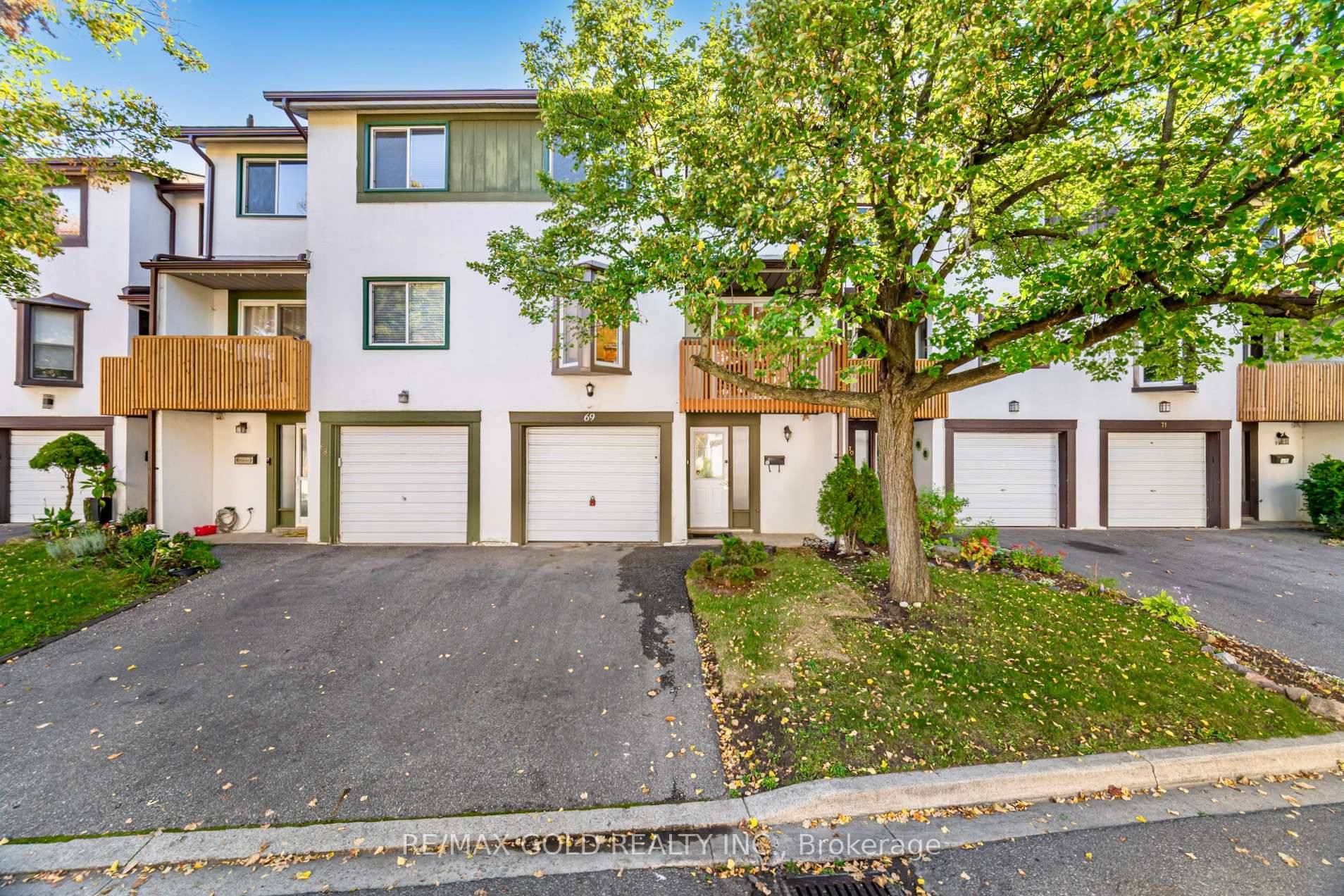 Welcome to this beautifully renovated 3 storey townhome in the heart of Meadowvale !
