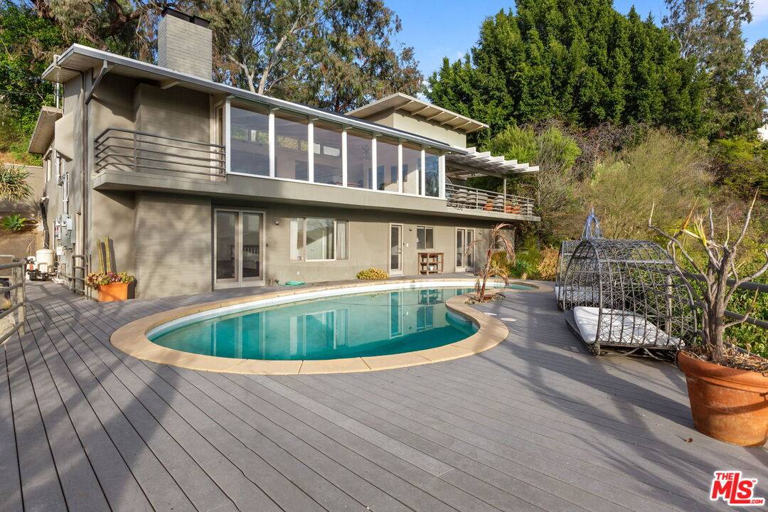 2870   BENEDICT CANYON DR Beverly Hills LA