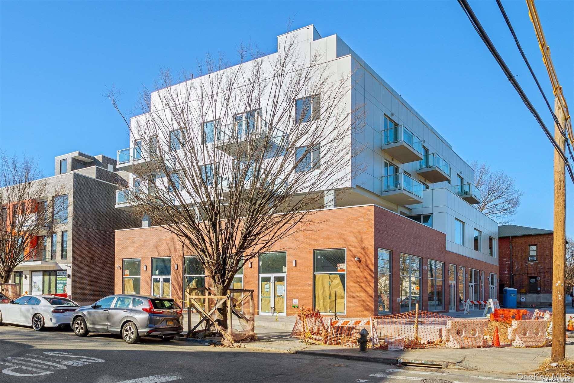 Introducing the Murray Hill Condo, where Modern Luxury Meets Convenience.