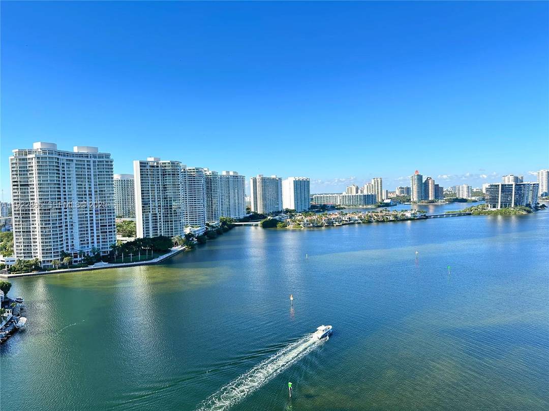 This remodeled 22nd floor condo offers a stunning intracoastal panorama overlooking Williams Island, Island Estates, Prive, and the vibrant skyline of Aventura.
