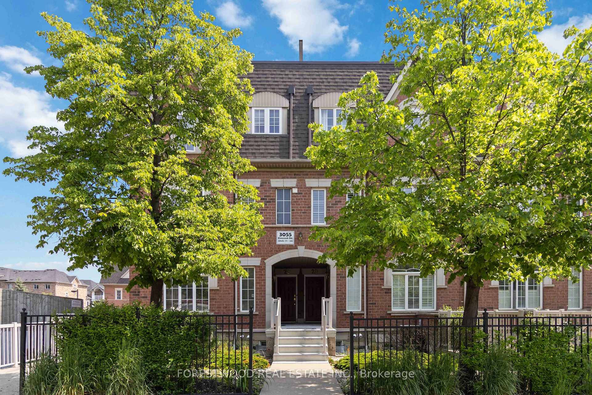 Stylish Stacked Townhome with Rooftop Oasis in the Heart of Mississauga !