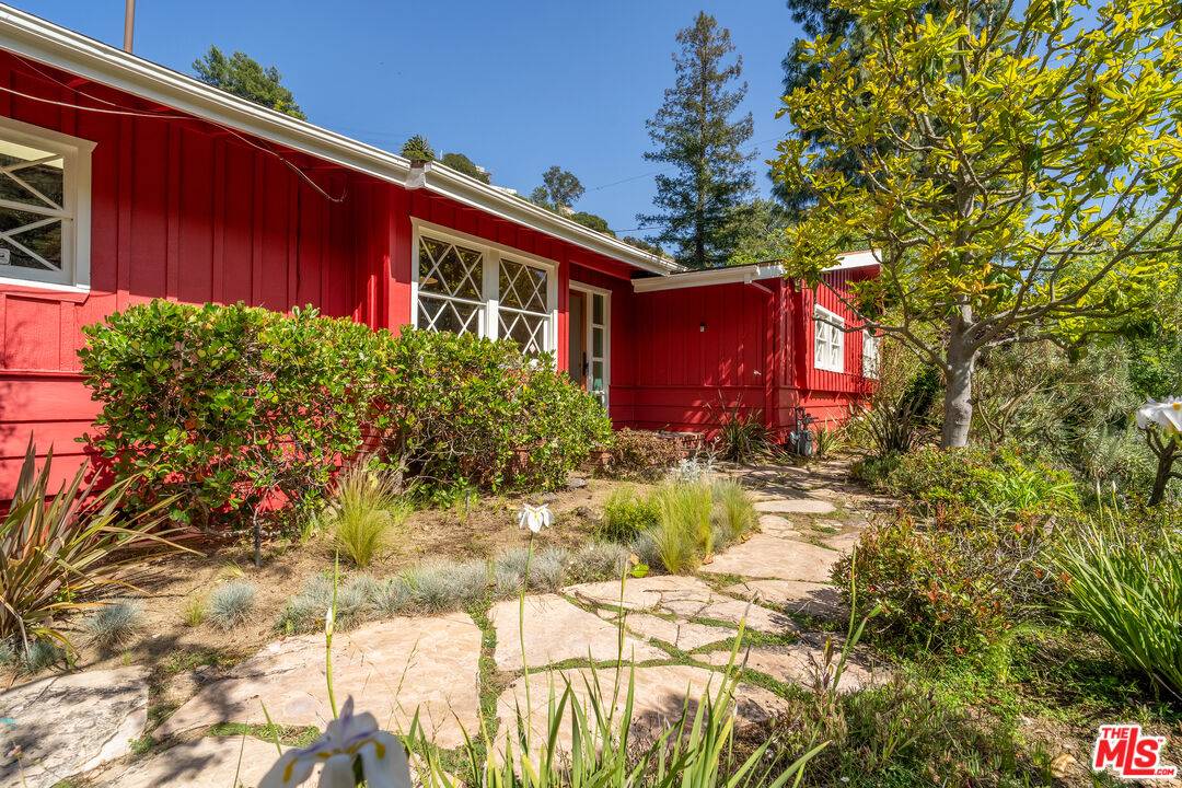 2524 Laurel Pass 3BR Hollywood Hills East La