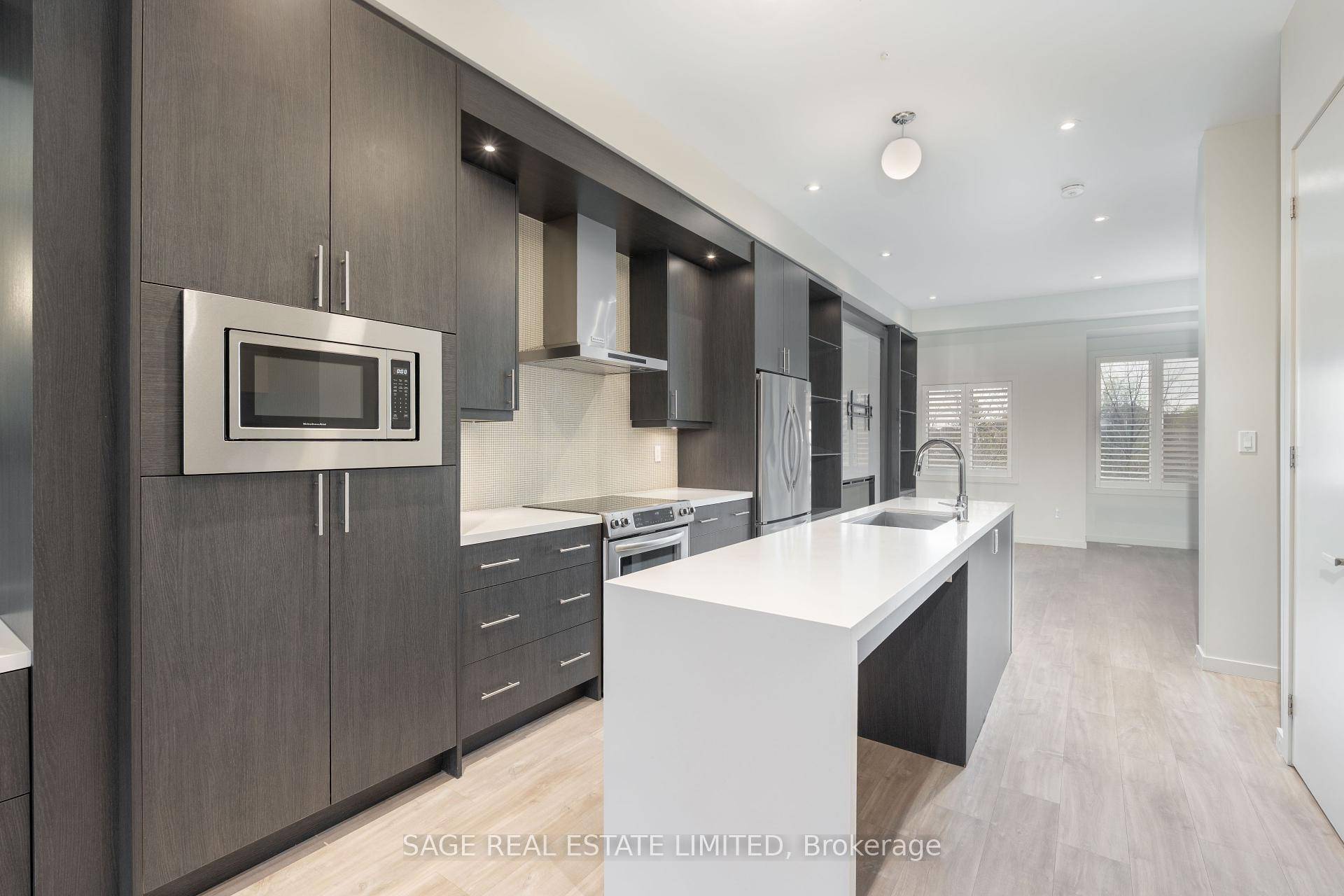 This stylish 3 bedroom, 3 bathroom townhouse offers modern finishes and a spacious layout in Oakville's Lakeshore Woods community, with nearly 2, 000 sq ft of thoughtfully designed living space.