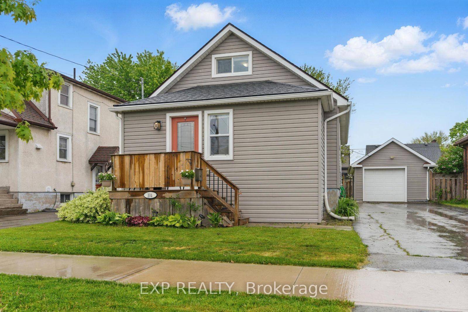 Charming 3 Bedroom Home in Prime Welland Location Perfect for First Time Buyers !
