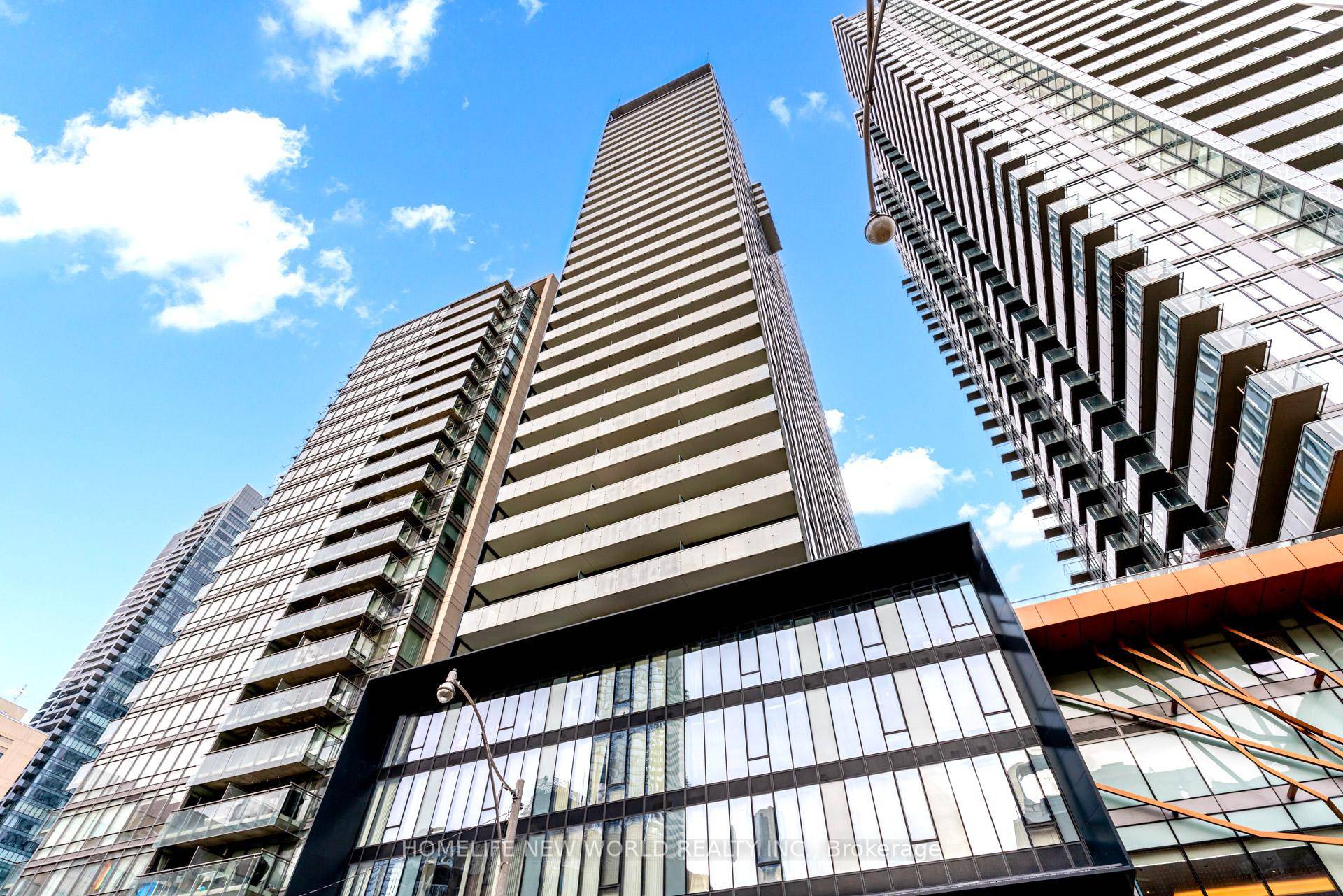 Cresford 5 Star Condo Living With Excellent Condition.