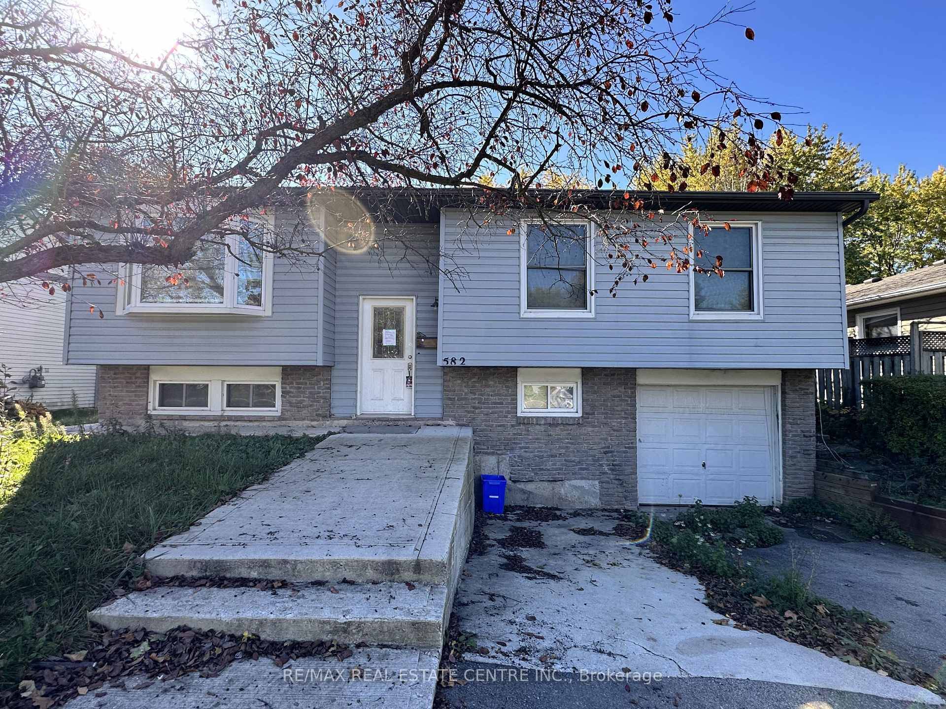 Beautifully Upgraded Detached Raised Bungalow in Prime Milton Location !