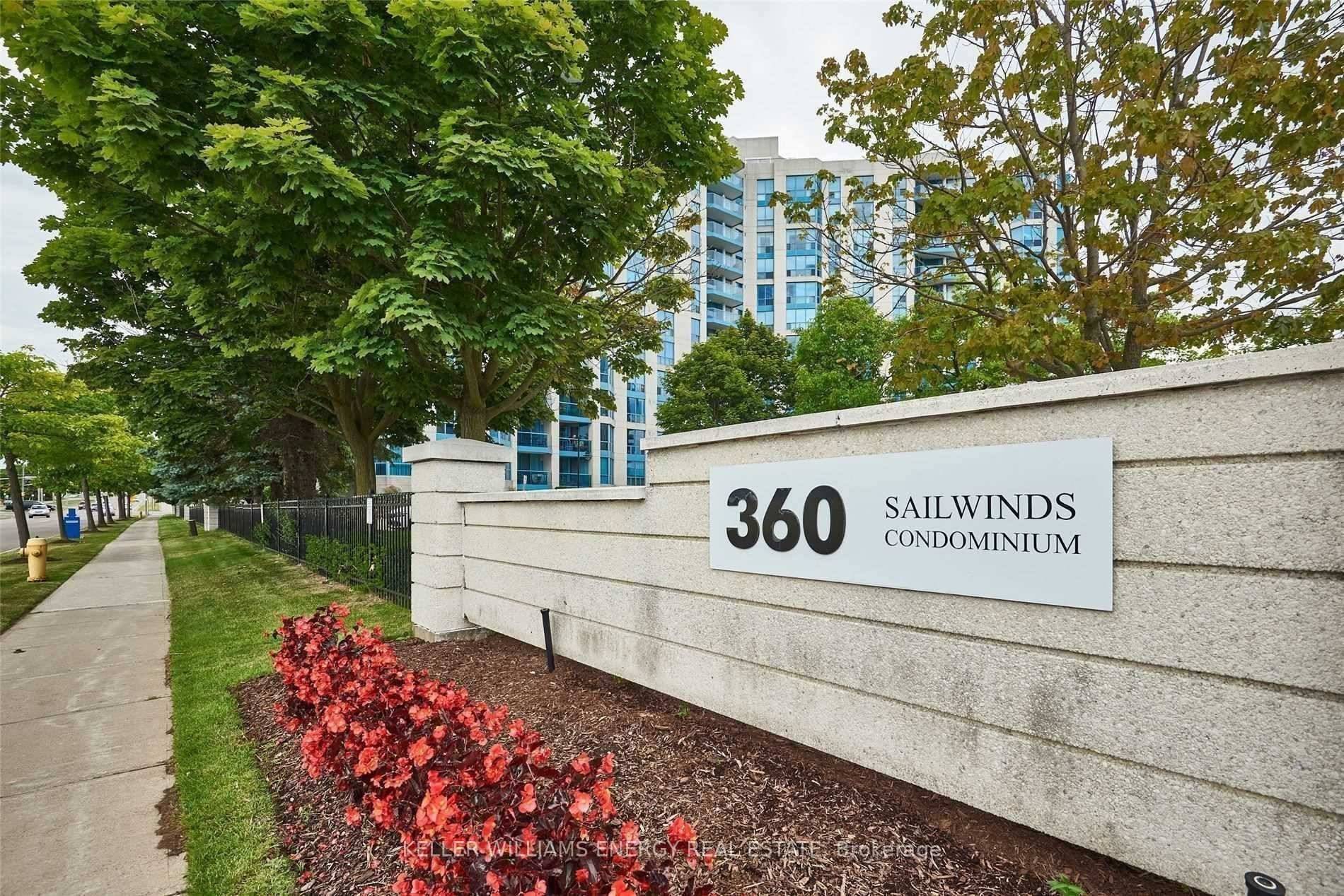 Spacious amp ; Bright Condo with 940 Sq Ft Of Living Space, Located Close To All Amenities !